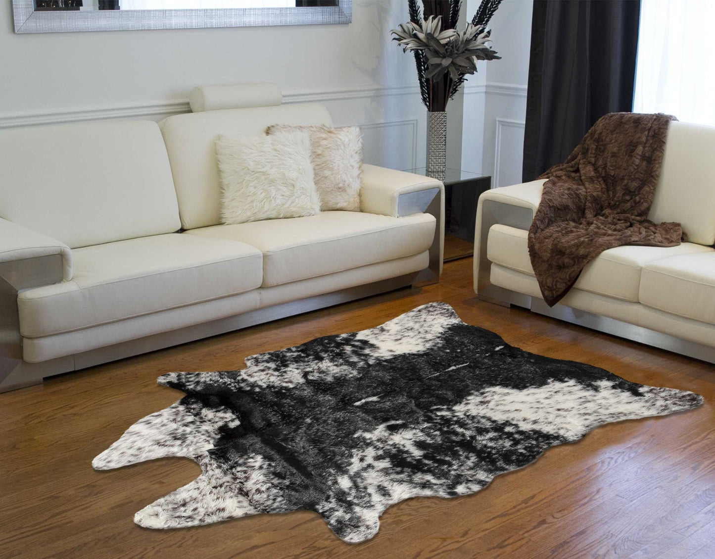 HomeRoots 0.8" x 90" x 63" Acrylic Plush Polyester S&P Black White Rug