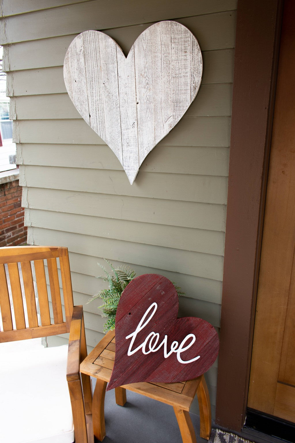 HomeRoots 12" Farmhouse White Wash Wooden Heart