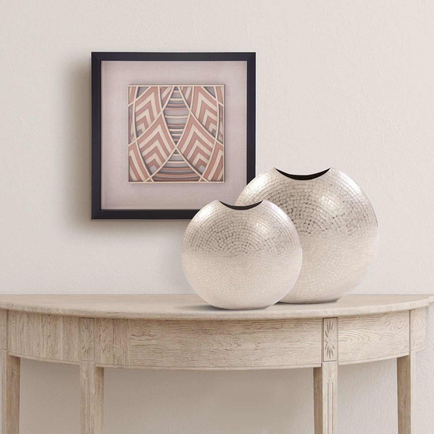 HomeRoots 14' Hammered Silver Disc Shape Decorative Vase