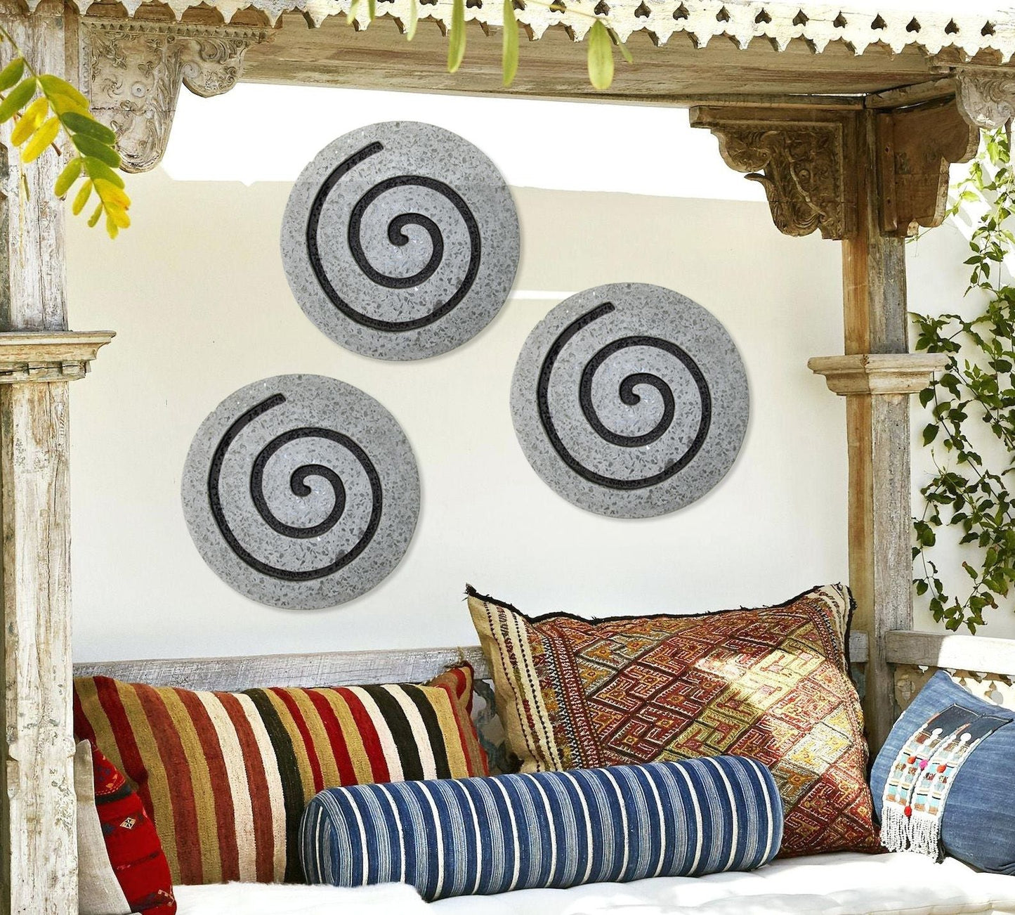 HomeRoots 19 Gray Round Modern Spiral Wall Art