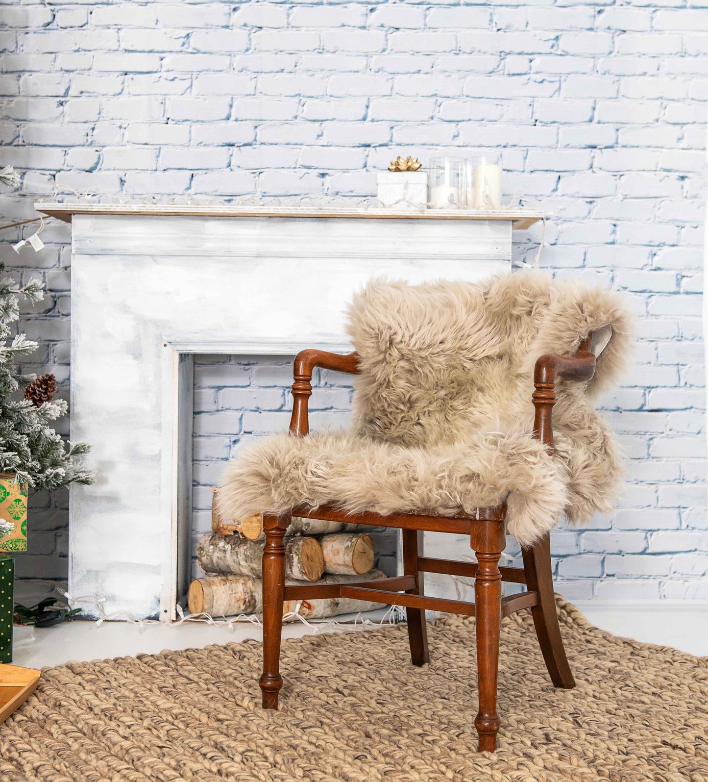HomeRoots 2' x 3' Latte New Zealand Natural Sheepskin Rug