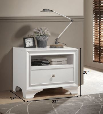 HomeRoots 23' x 17' x 20' White Wood Accent Table