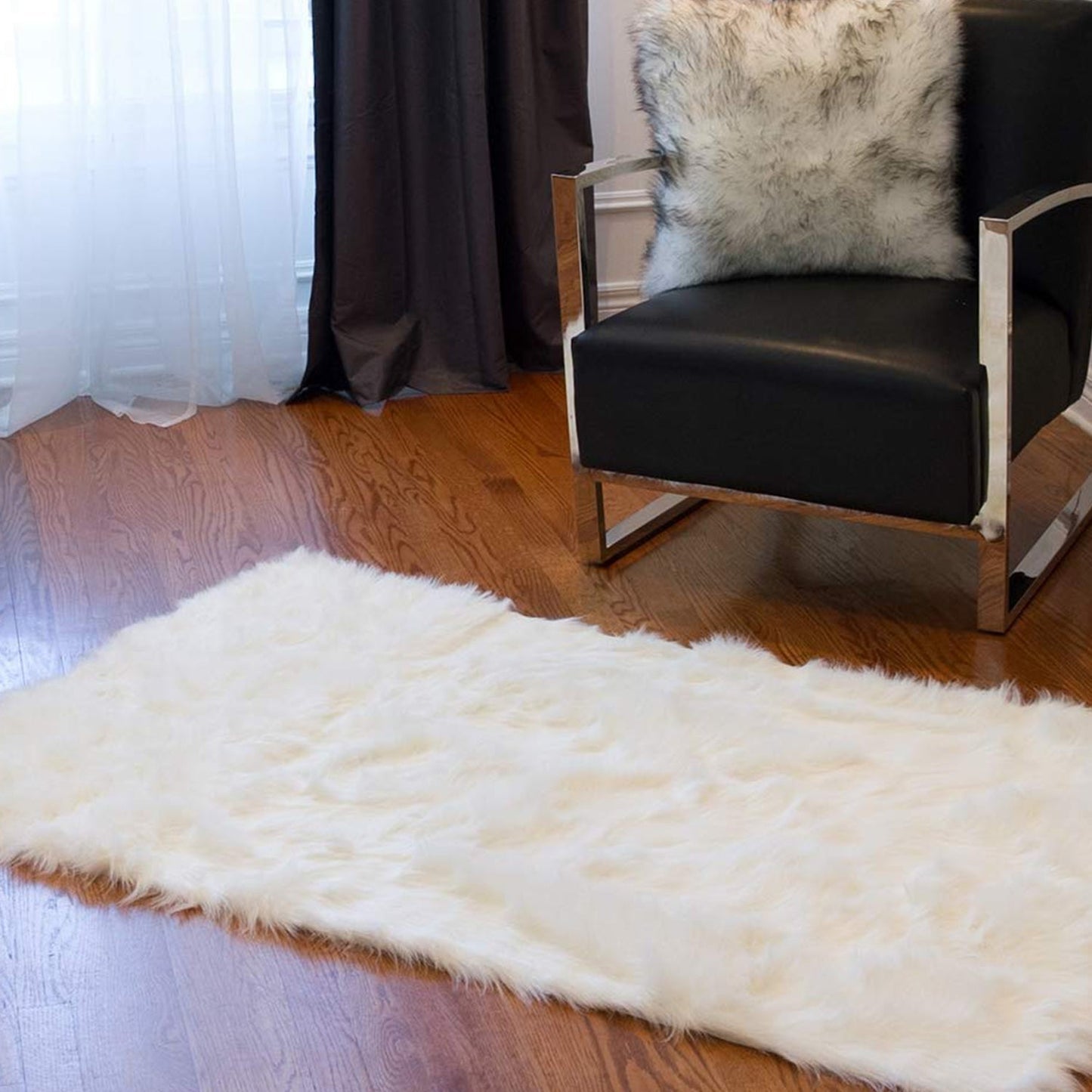 HomeRoots 60" x 36" Rectangular Faux Fur Area Rug in Off White Finish