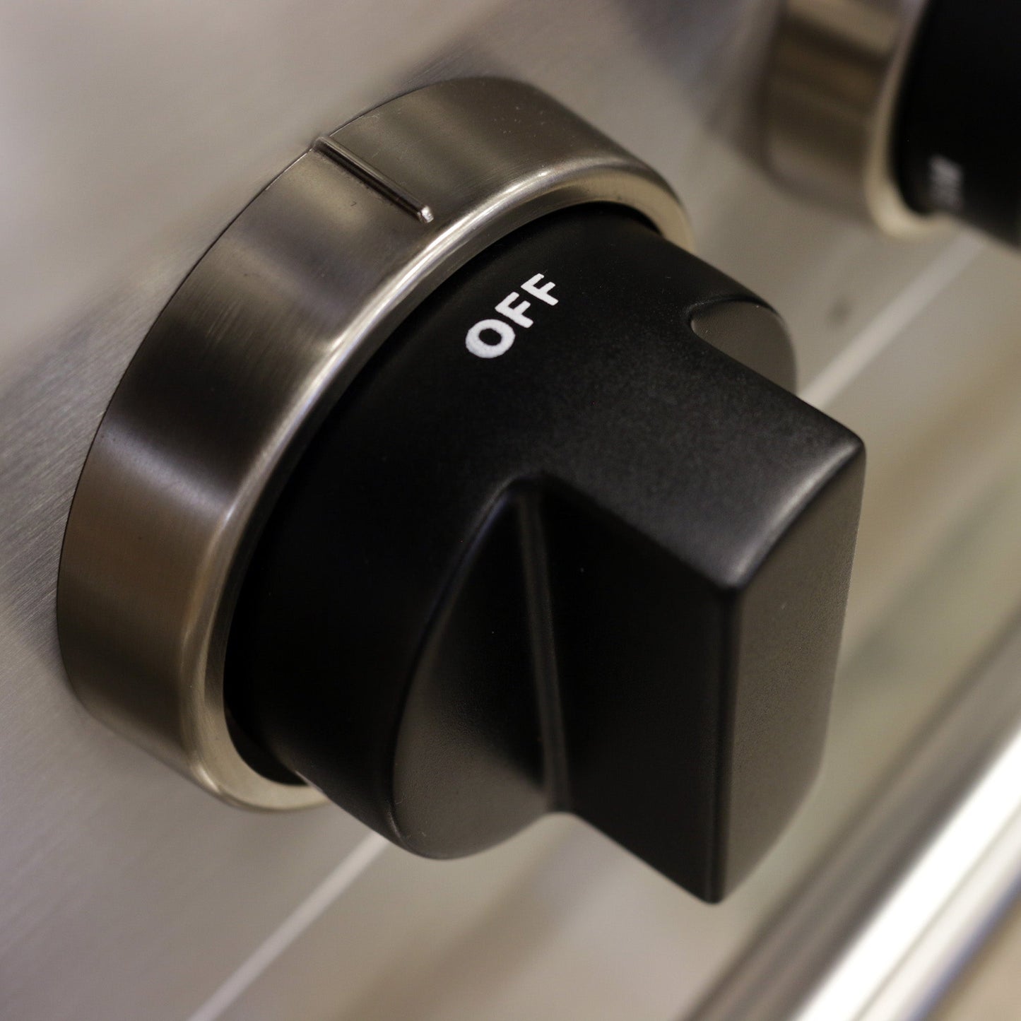 Kucht KRD Series 30" Freestanding Natural Gas Dual Fuel Range With 4 Burners and Tuxedo Black Knobs