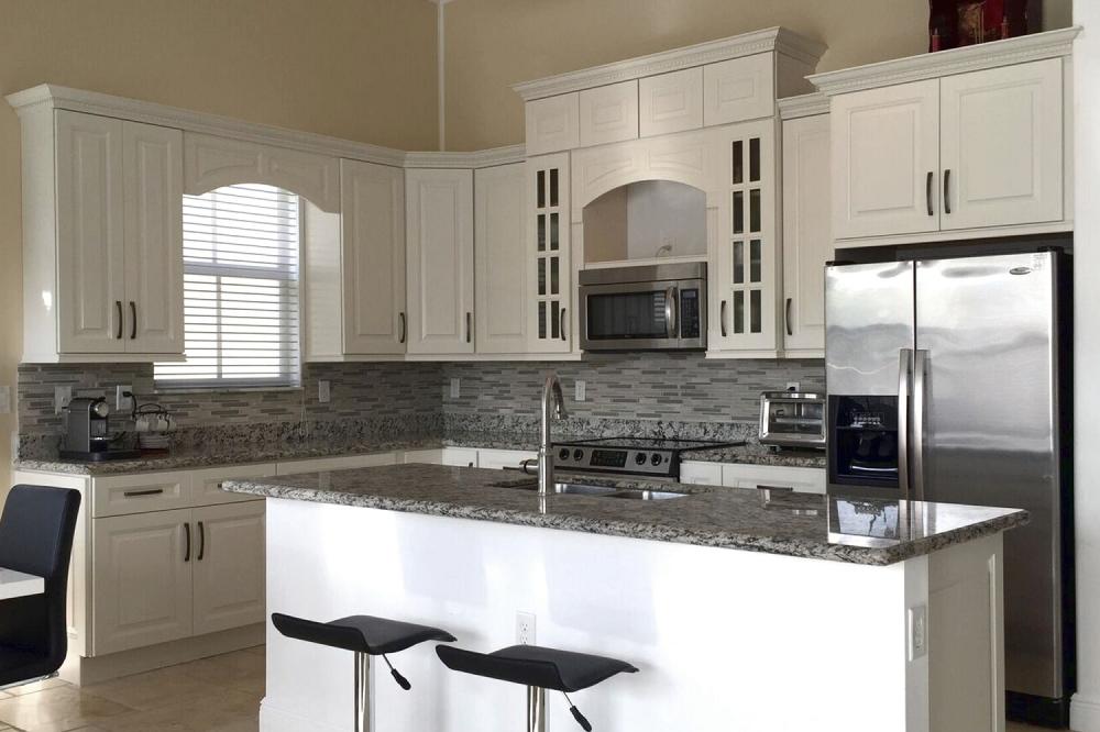 RTA Casselton Ivory 21" x 42" Wall Cabinet with 2 Decorative End Panels
