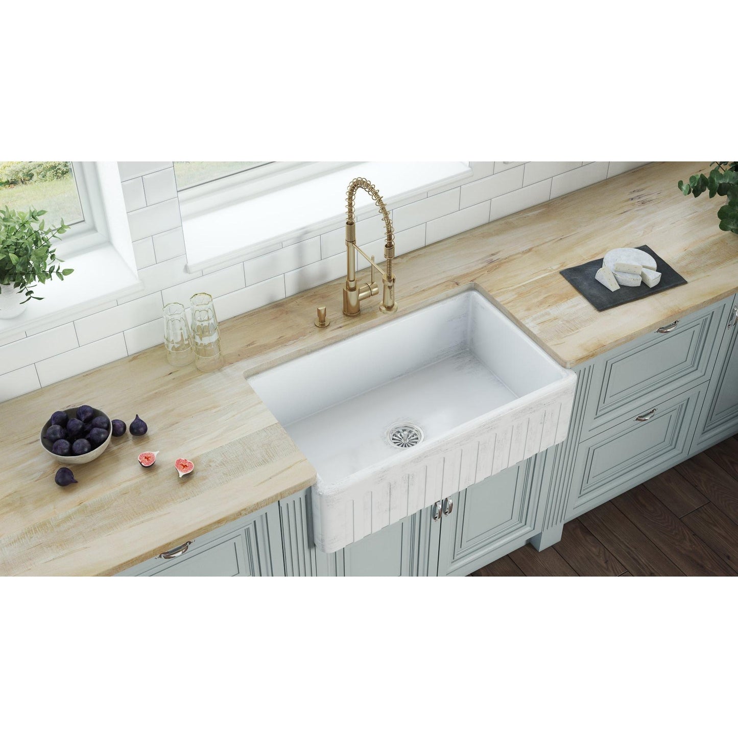 Ruvati Fiamma 33" x 20" Distressed White Single Bowl Fireclay Reversible Farmhouse Apron-Front Kitchen Sink