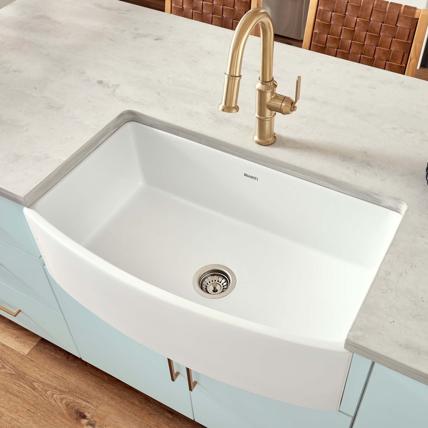 Ruvati Fiamma 33" x 20" White Single Bowl Fireclay Farmhouse Apron-Front Kitchen Sink