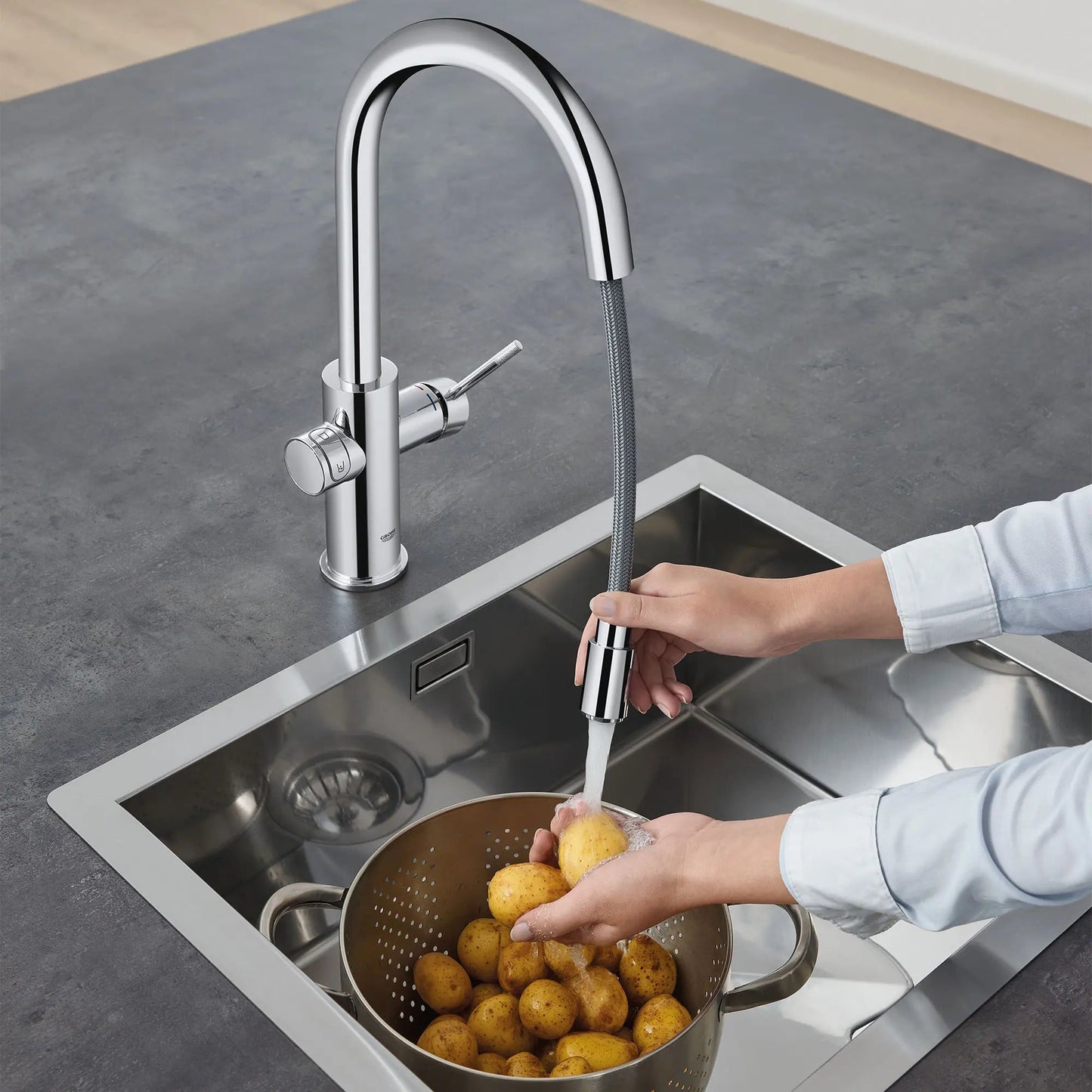 Grohe Blue 1.75 GPM Single Spray Single-Handle StarLight Chrome Pull Down Kitchen Faucet With Chilled and Sparkling Water