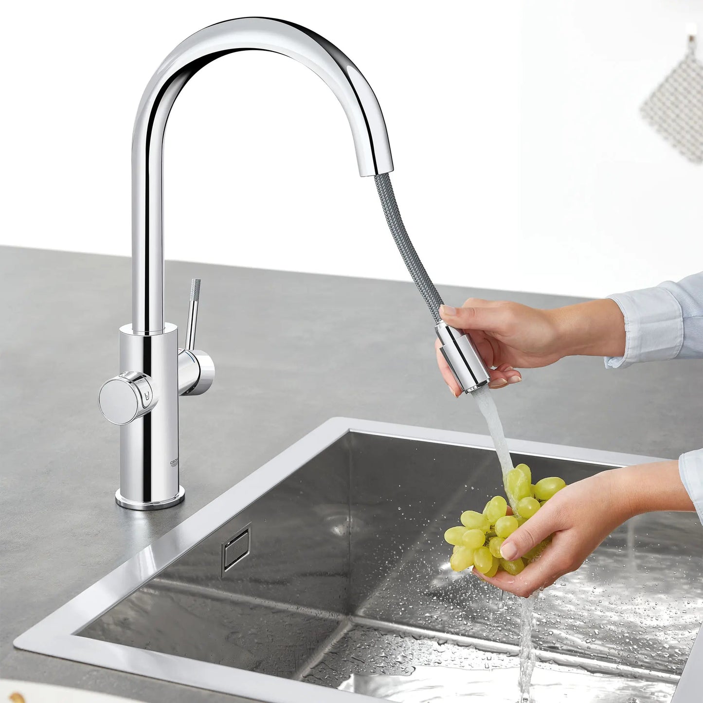 Grohe Blue 1.75 GPM Single Spray Single-Handle StarLight Chrome Pull Down Kitchen Faucet With Chilled and Sparkling Water