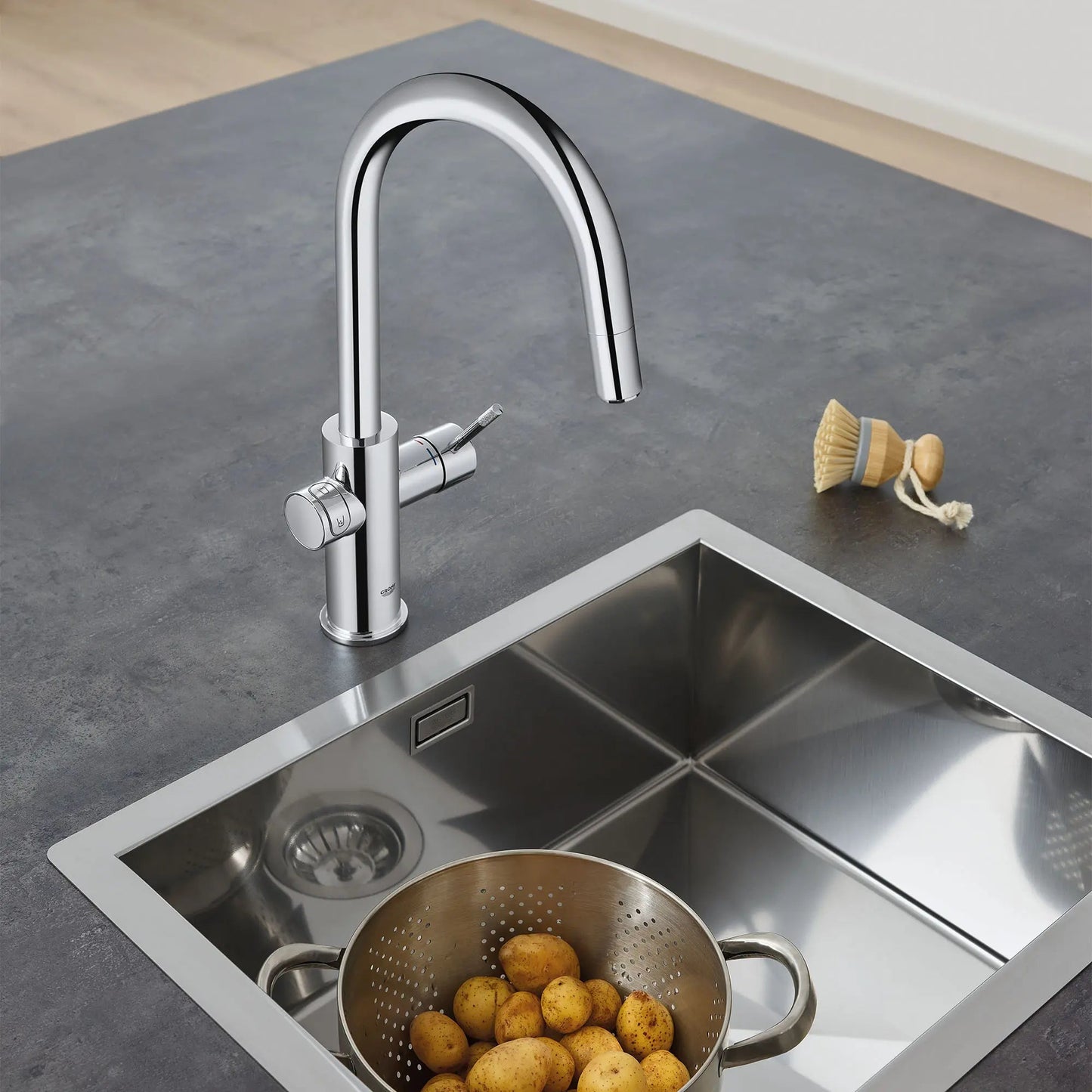 Grohe Blue 1.75 GPM Single Spray Single-Handle StarLight Chrome Pull Down Kitchen Faucet With Chilled and Sparkling Water