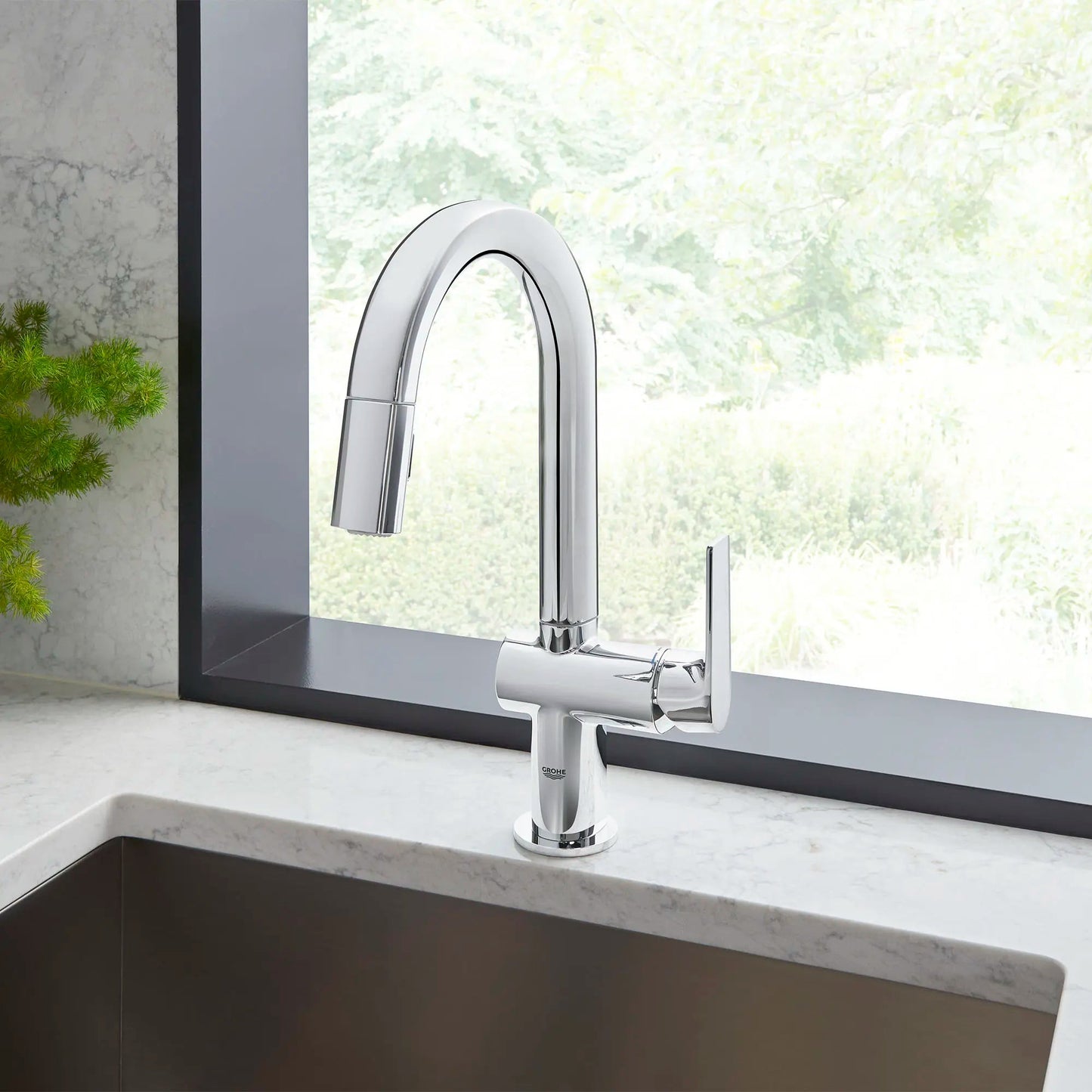 Grohe Defined 1.75 GPM Dual Spray Single-Handle StarLight Chrome Pull Down Kitchen Faucet