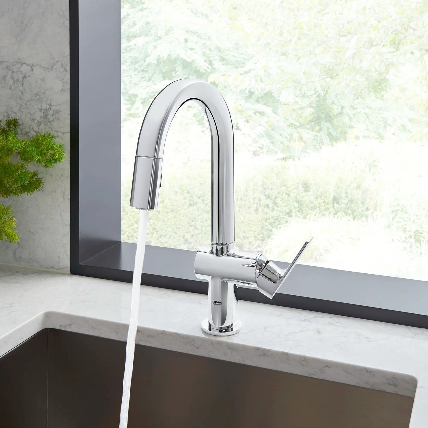Grohe Defined 1.75 GPM Dual Spray Single-Handle StarLight Chrome Pull Down Kitchen Faucet