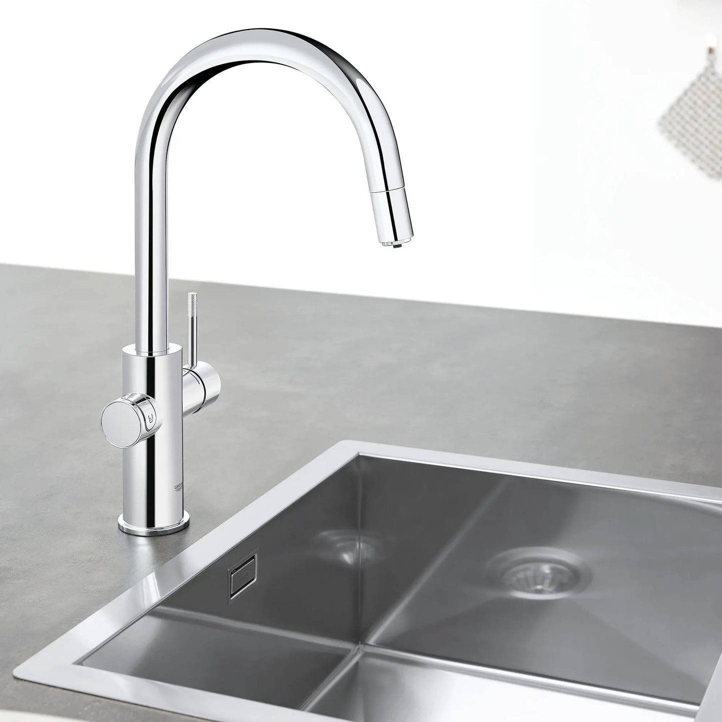 Grohe Blue 1.75 GPM Single Spray Single-Handle StarLight Chrome Pull Down Kitchen Faucet With Chilled and Sparkling Water