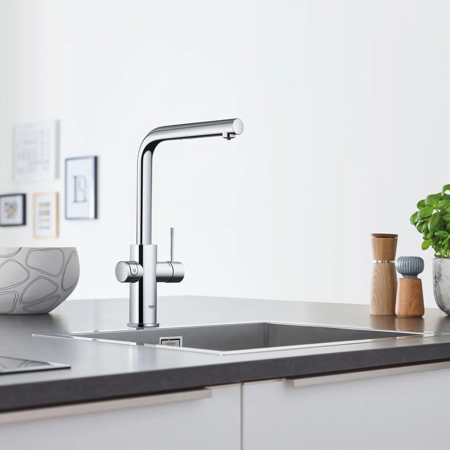 Grohe Blue 1.75 GPM Single Spray Single-Handle StarLight Chrome Pull-Out Kitchen Faucet With Chilled and Sparkling Water
