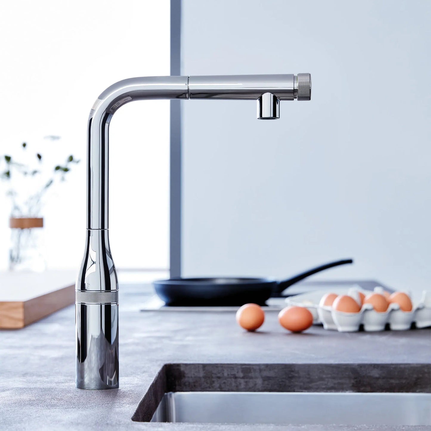Grohe Essence 1.75 GPM SmartControl Single Spray StarLight Chrome Pull-Out Kitchen Faucet