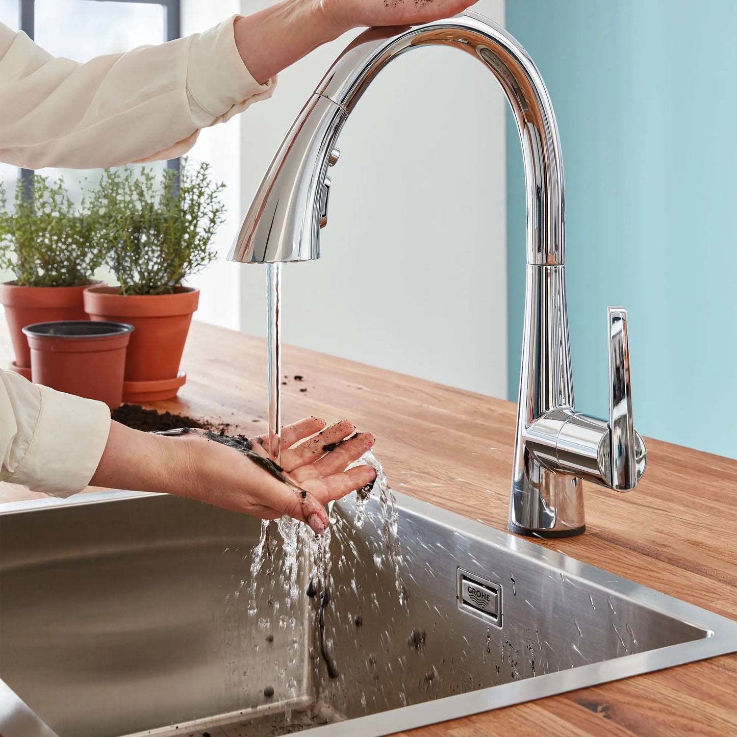 Grohe Zedra 1.75 GPM Triple Spray Touch Technology Single-Handle StarLight Chrome Pull Down Kitchen Faucet