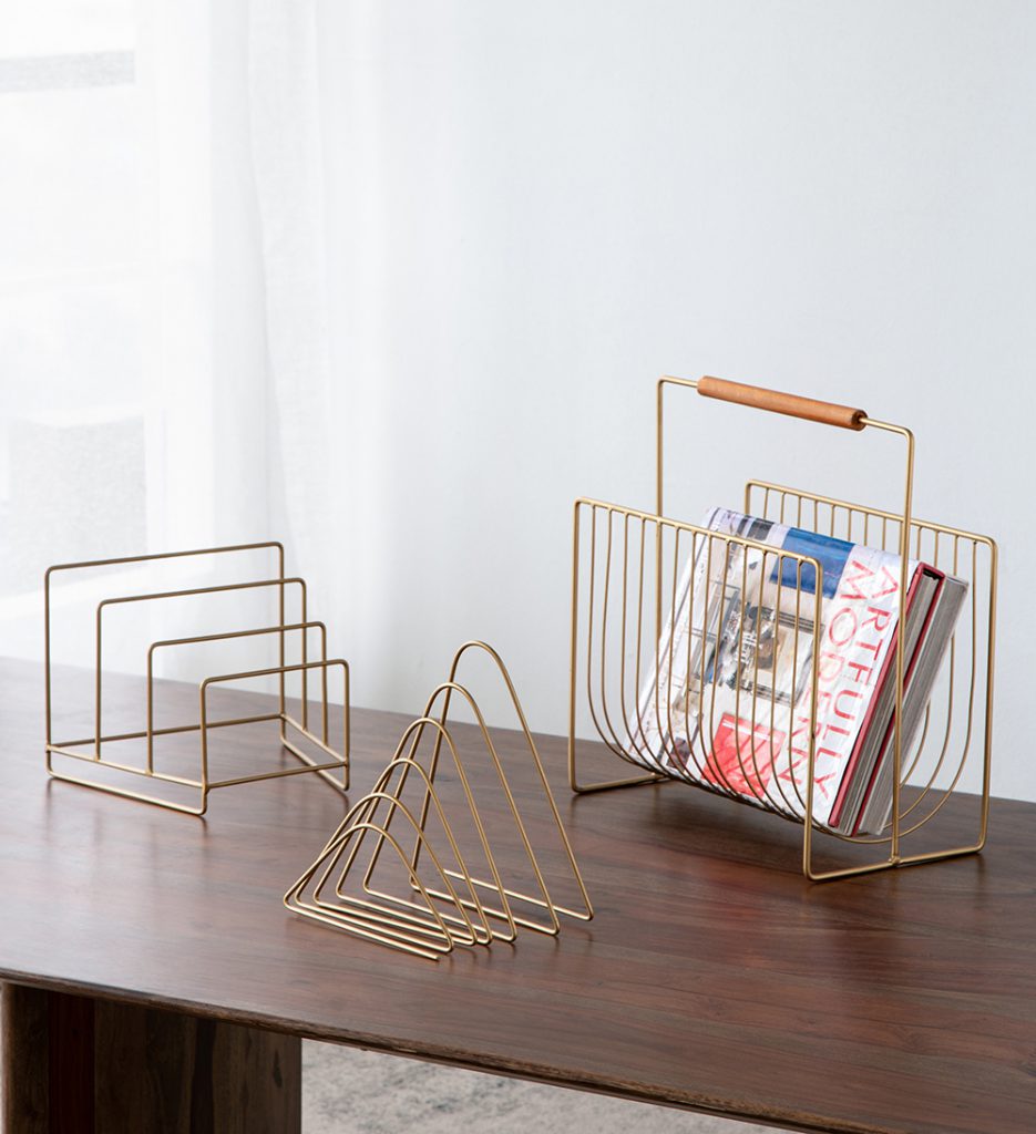 A&B Home 14" x 15" Bundle of 43 U-Shaped Gold Metal Magazine Rack With Wooden Handle