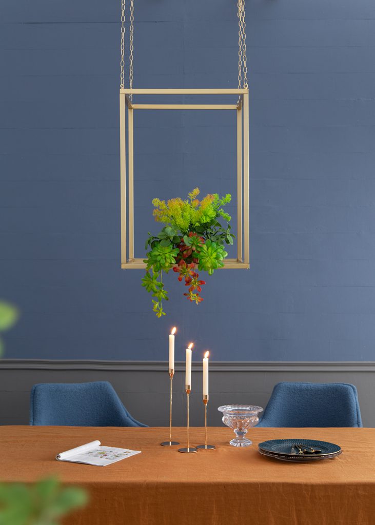 A&B Home 20" x 28" Bundle of 12 Rectangular Golden Iron Stand With Chain