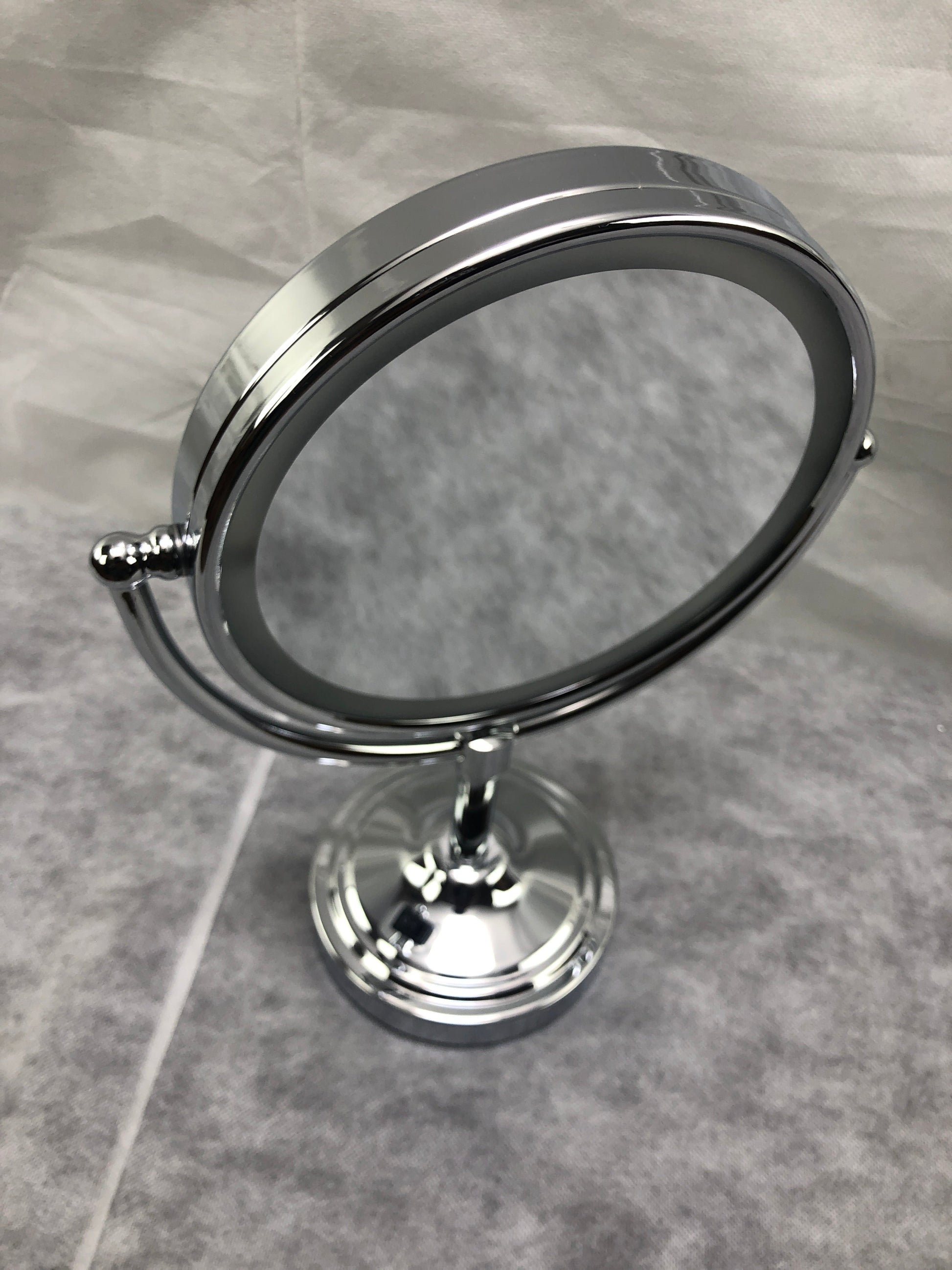 American Imaginations AI-28699 10" Chrome Round Above Counter Modern Magnifying Mirror