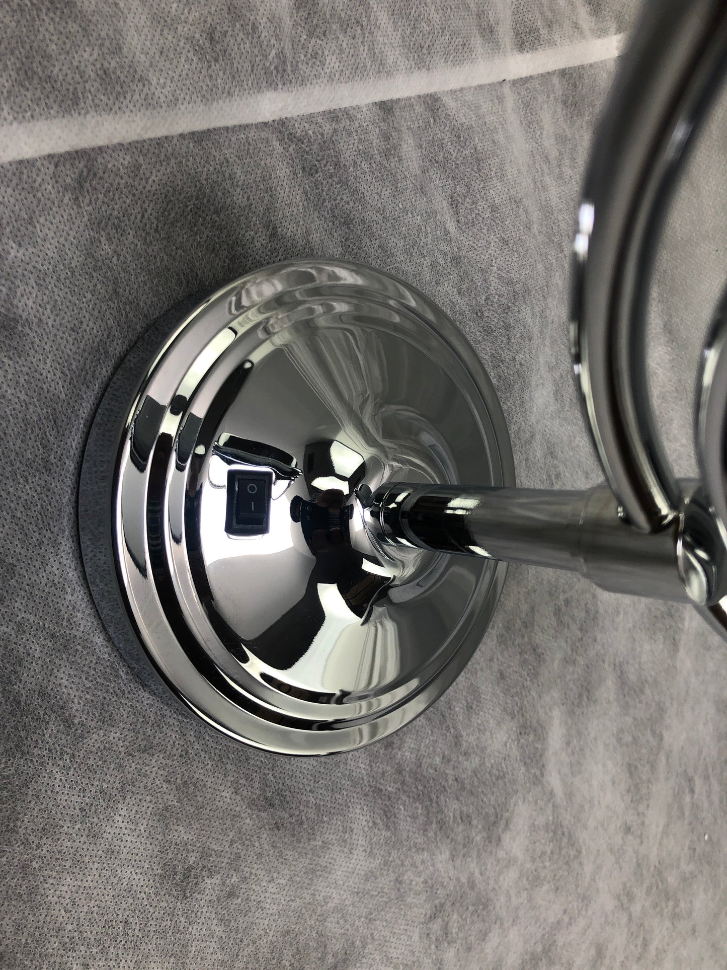 American Imaginations AI-28699 10" Chrome Round Above Counter Modern Magnifying Mirror