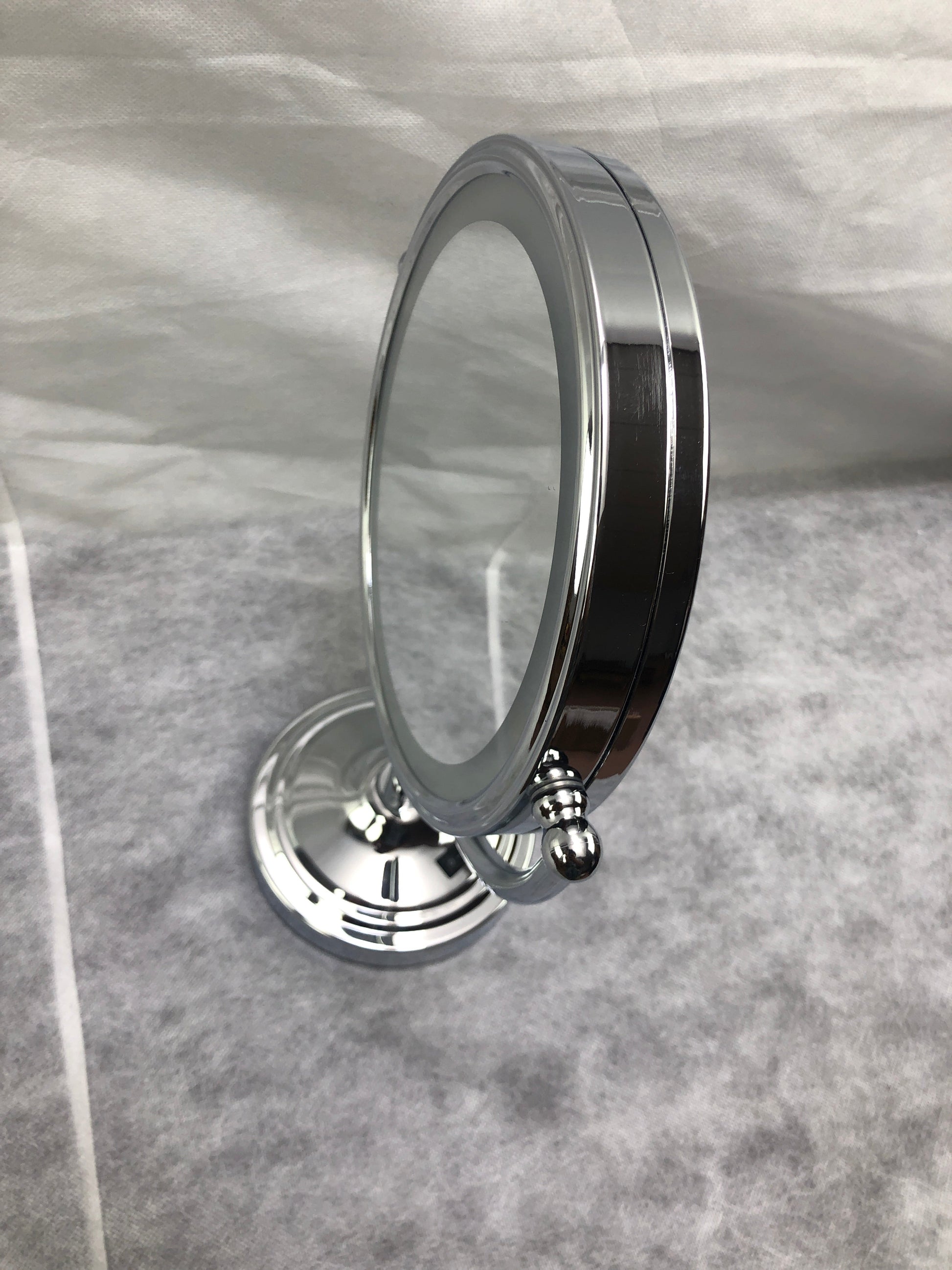 American Imaginations AI-28699 10" Chrome Round Above Counter Modern Magnifying Mirror