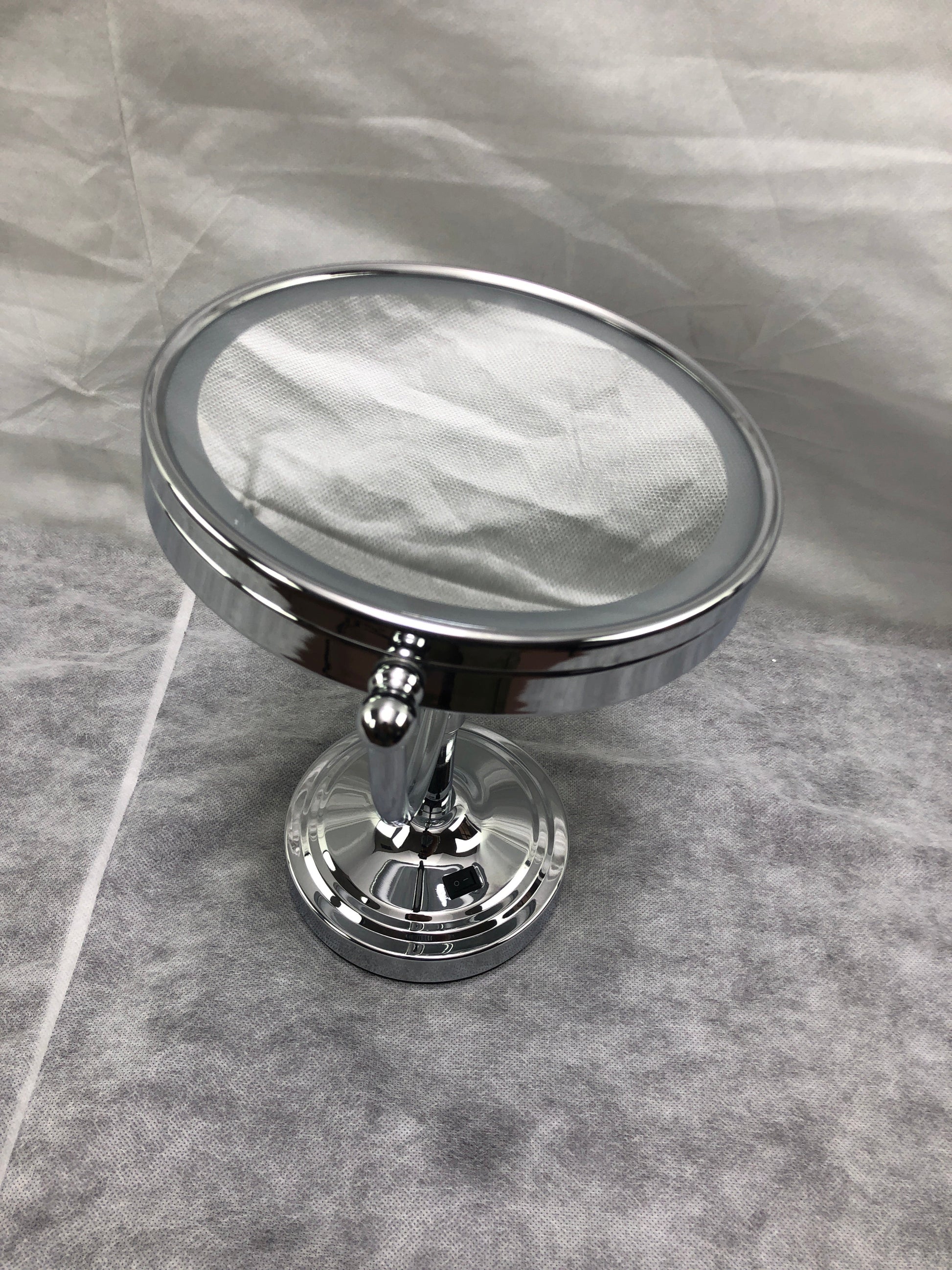 American Imaginations AI-28699 10" Chrome Round Above Counter Modern Magnifying Mirror
