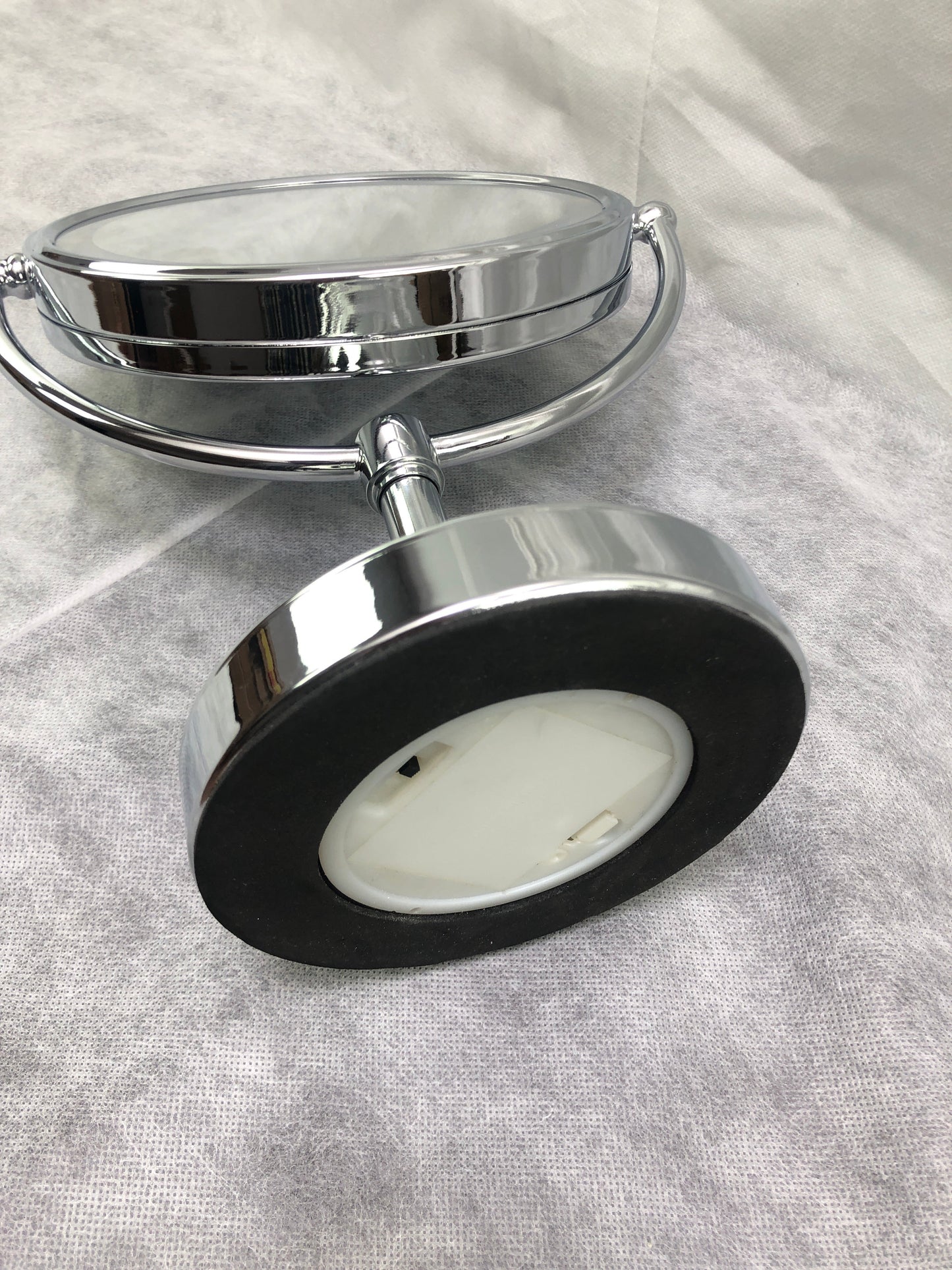 American Imaginations AI-28699 10" Chrome Round Above Counter Modern Magnifying Mirror