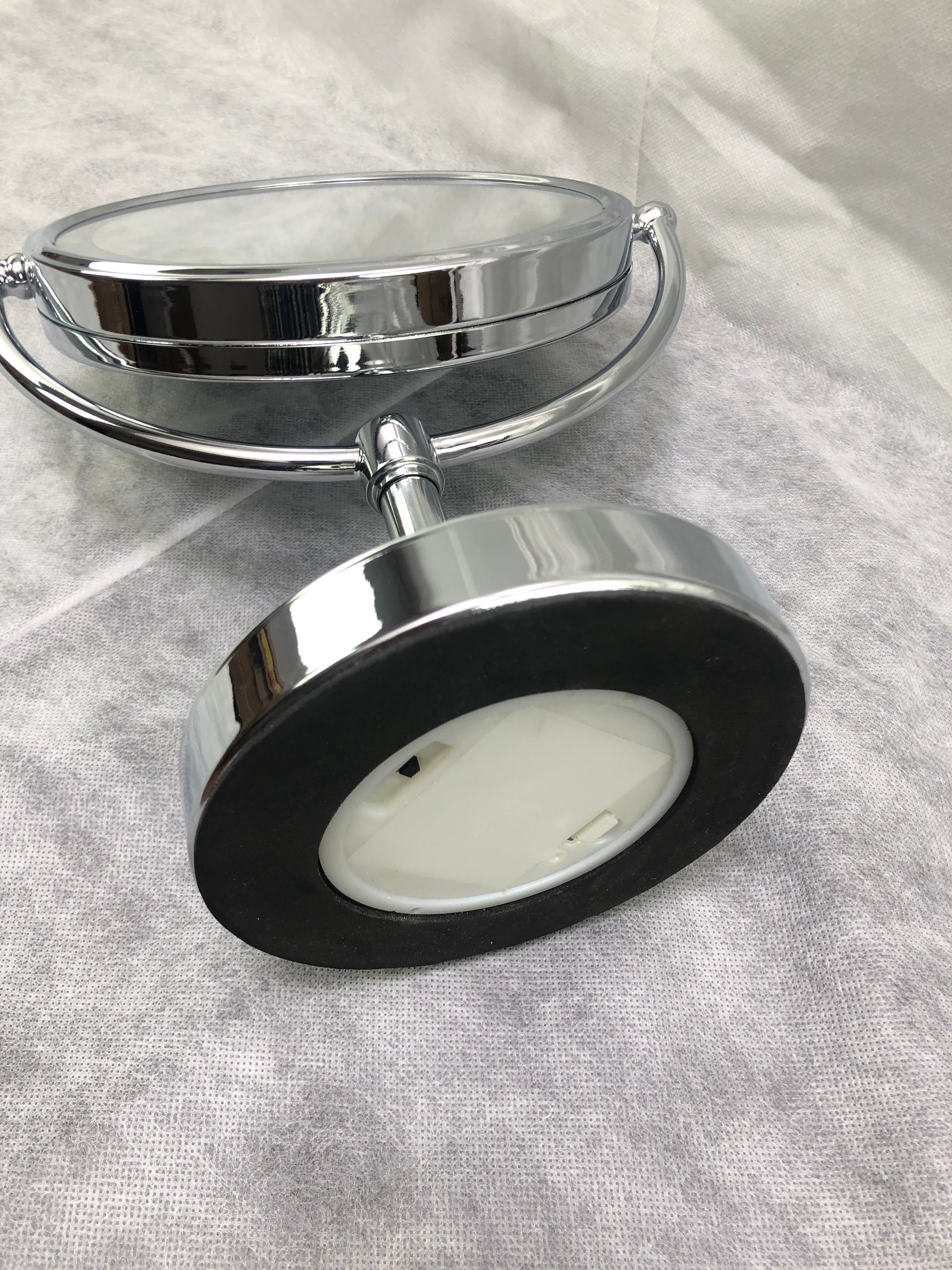 American Imaginations AI-28699 10" Chrome Round Above Counter Modern Magnifying Mirror