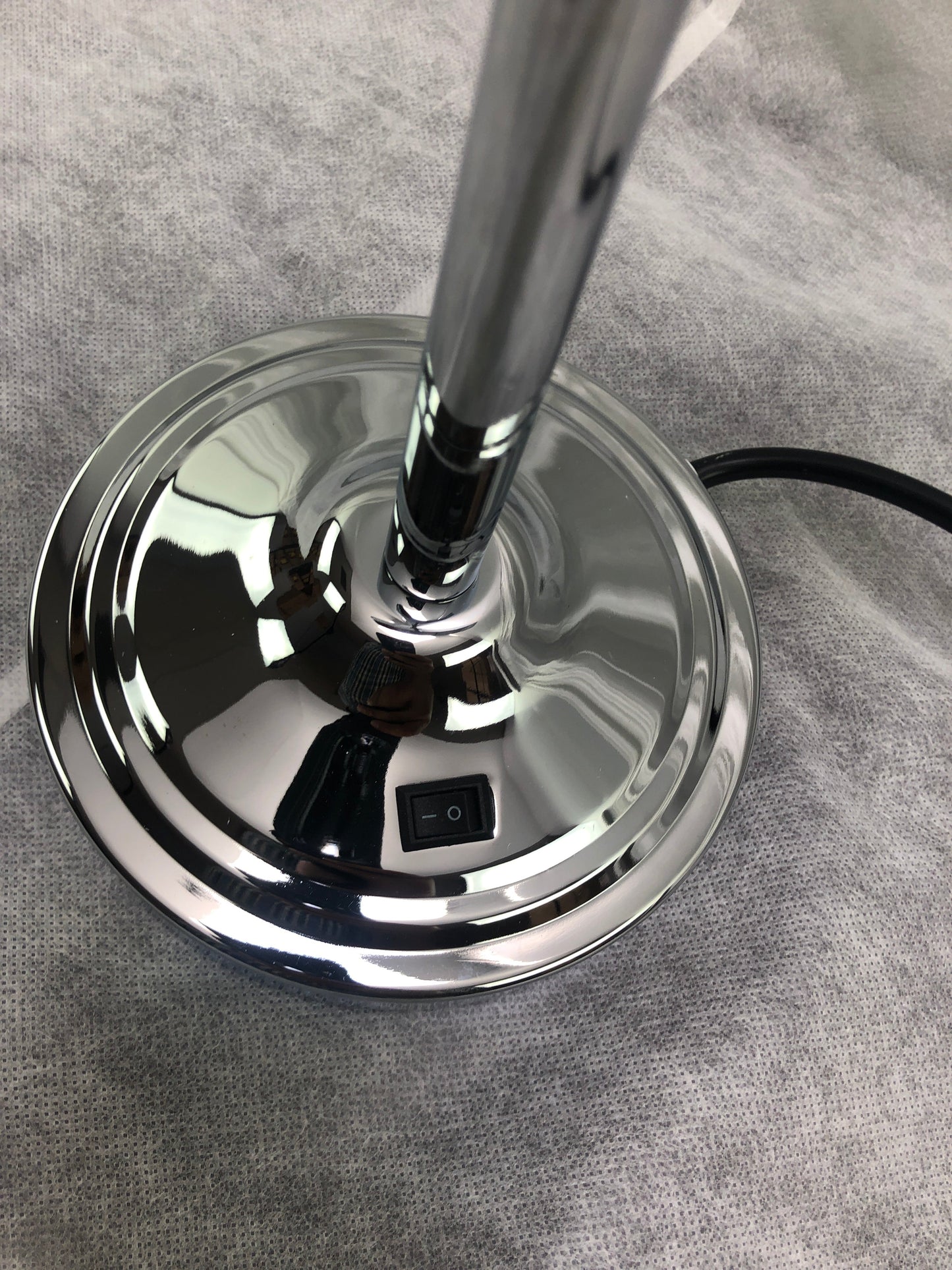 American Imaginations AI-28717 10" Chrome Round Above Counter Modern Magnifying Mirror