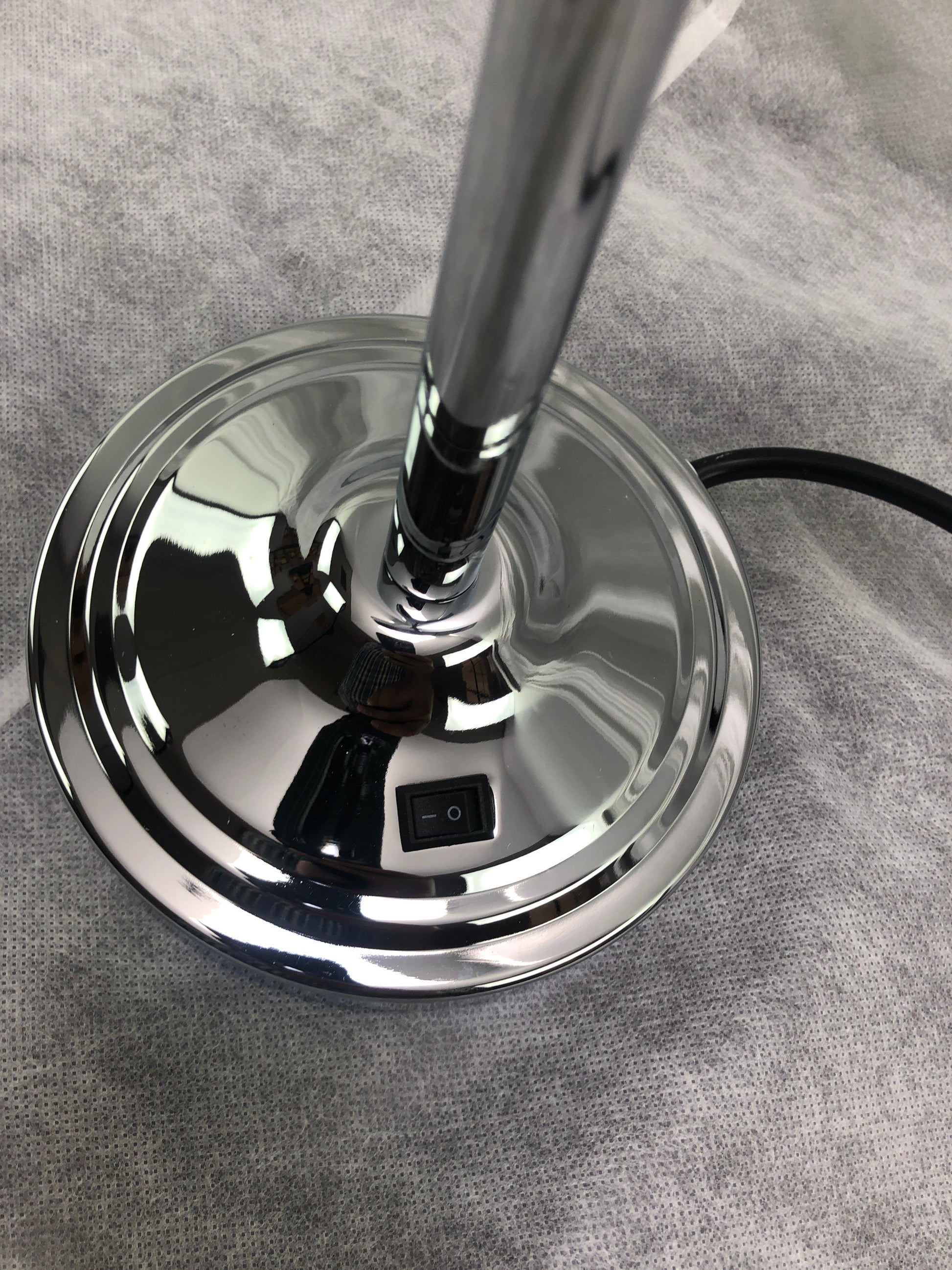 American Imaginations AI-28717 10" Chrome Round Above Counter Modern Magnifying Mirror