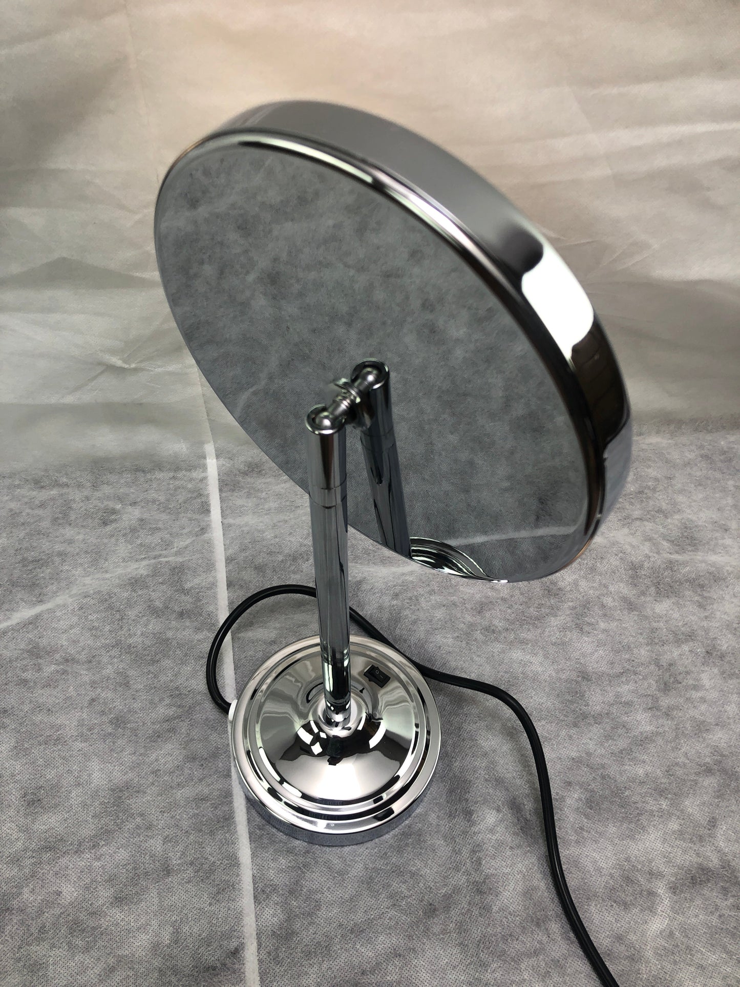 American Imaginations AI-28717 10" Chrome Round Above Counter Modern Magnifying Mirror