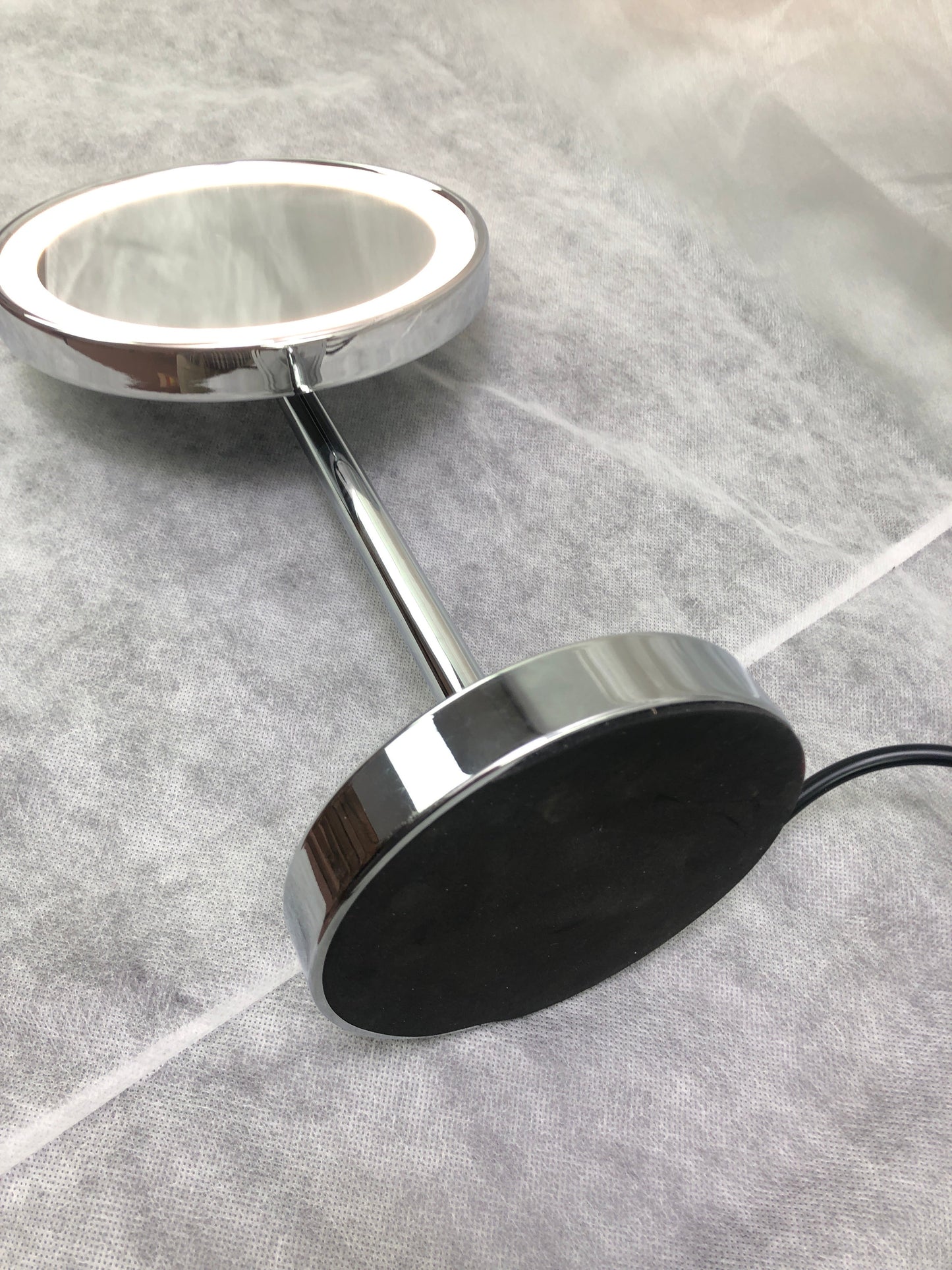 American Imaginations AI-28717 10" Chrome Round Above Counter Modern Magnifying Mirror
