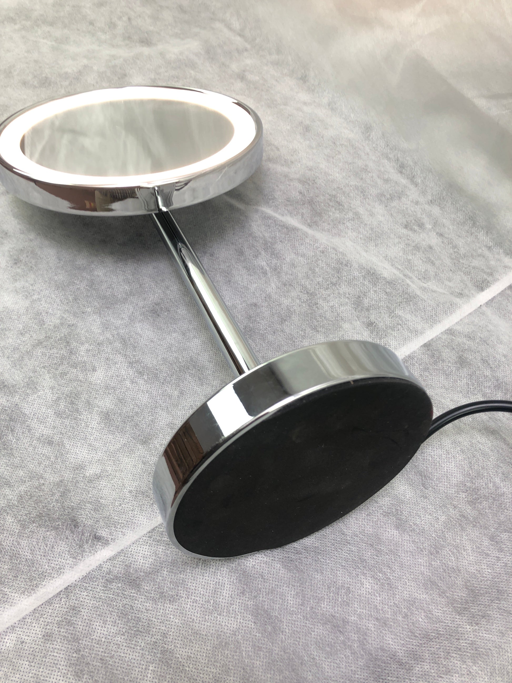 American Imaginations AI-28717 10" Chrome Round Above Counter Modern Magnifying Mirror