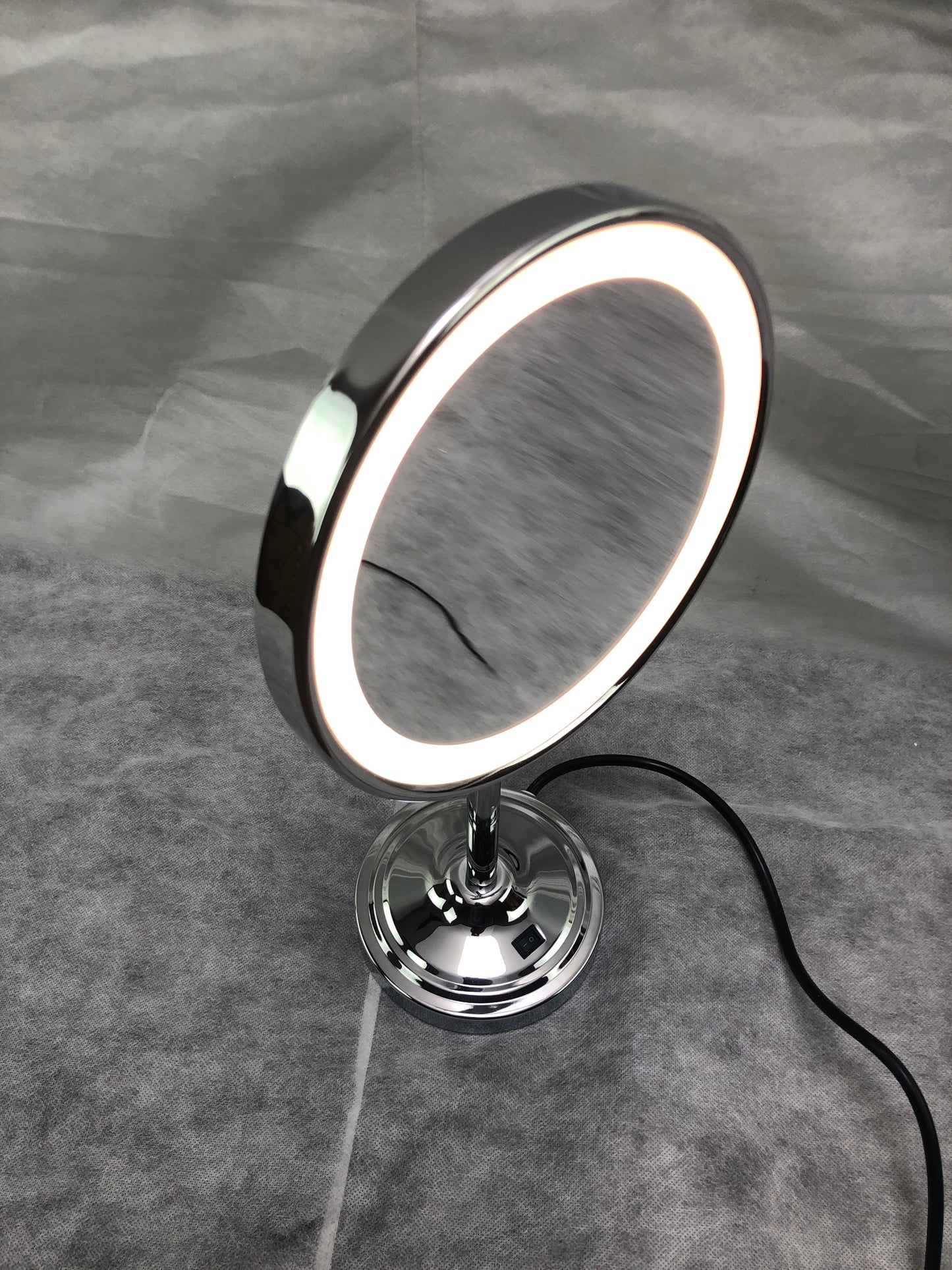 American Imaginations AI-28717 10" Chrome Round Above Counter Modern Magnifying Mirror