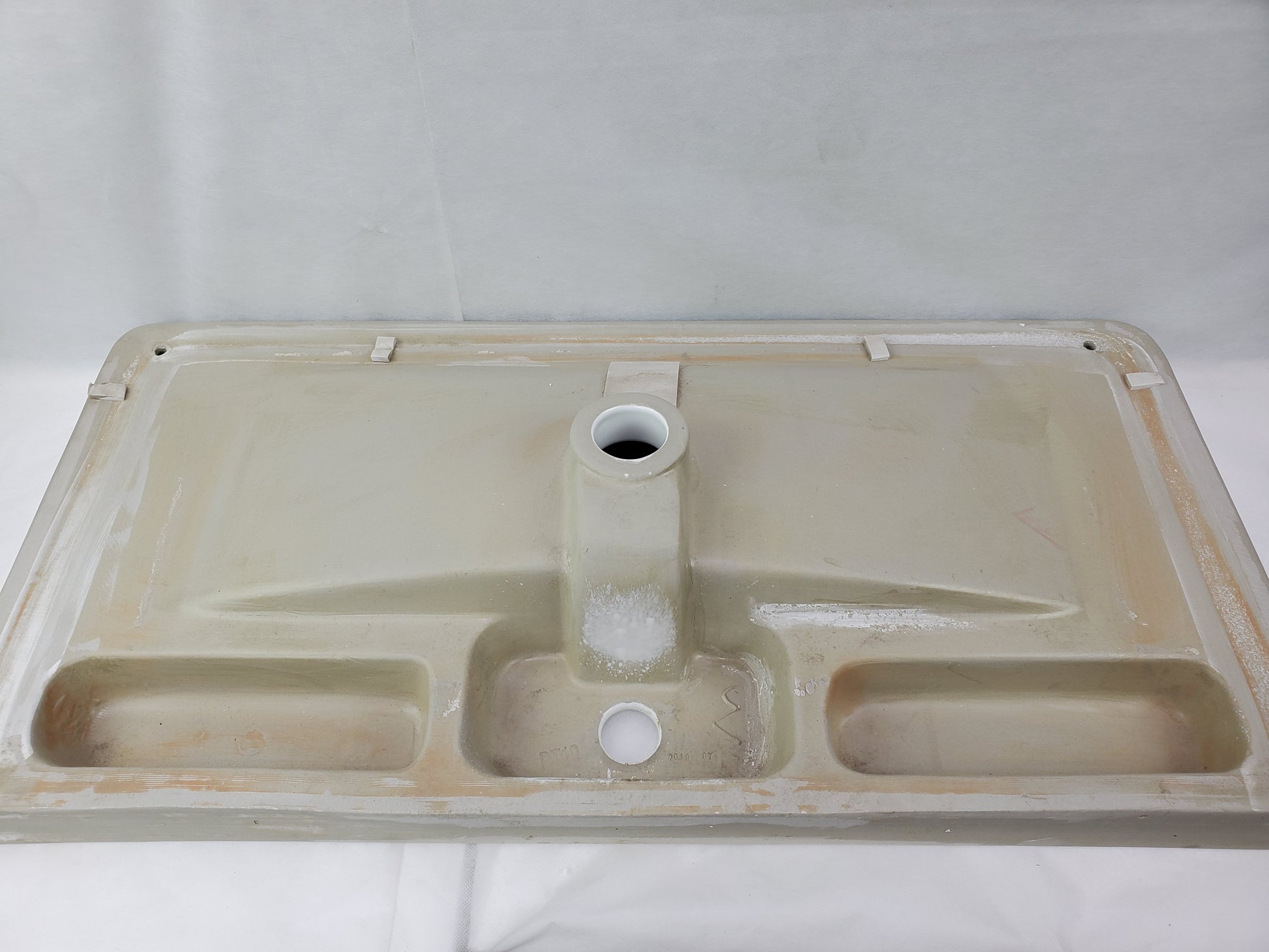 American Imaginations AI-29089 32" White Rectangular Above Counter Transitional Ceramic Top