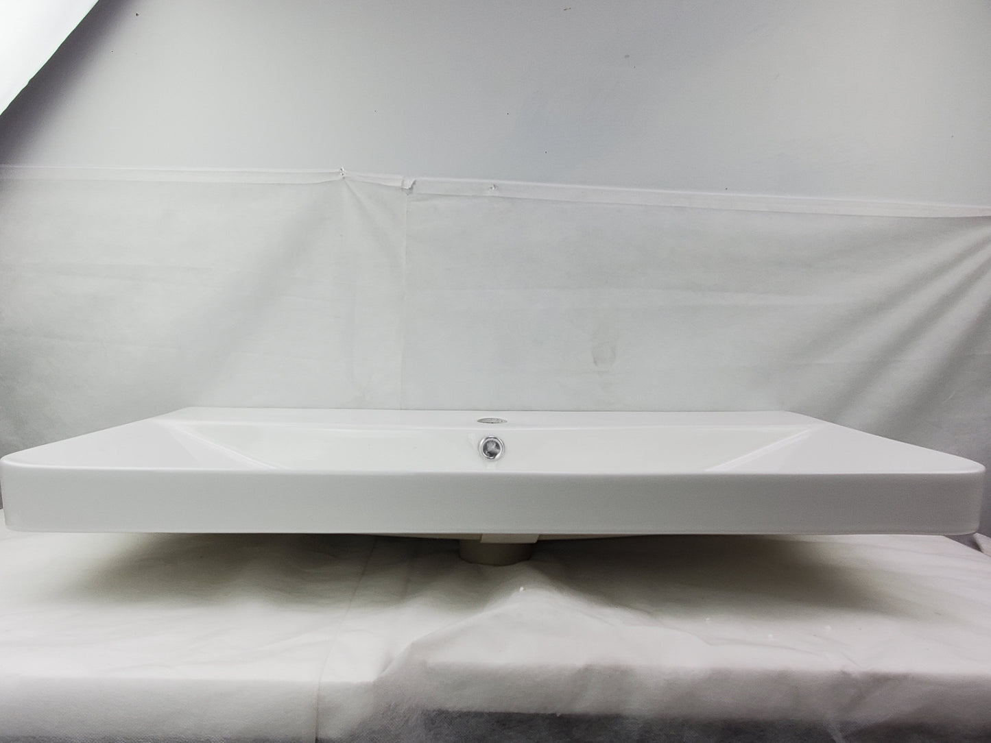 American Imaginations AI-29089 32" White Rectangular Above Counter Transitional Ceramic Top