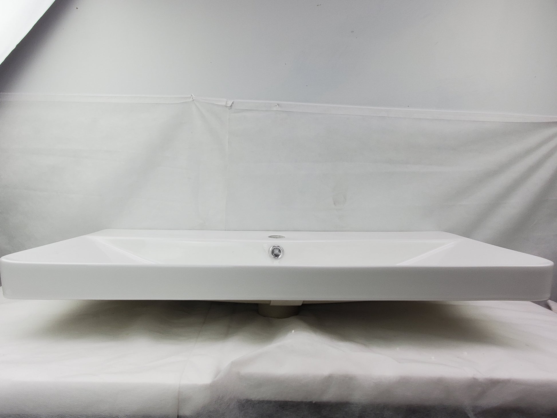 American Imaginations AI-29089 32" White Rectangular Above Counter Transitional Ceramic Top