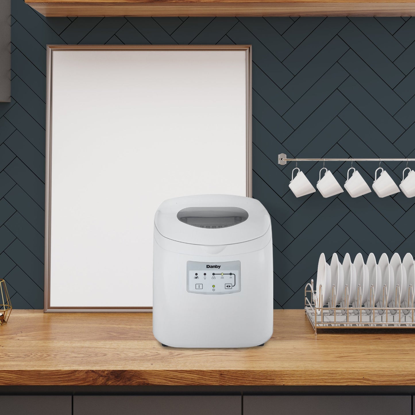 Danby 25lb White Countertop Ice Maker - DIM2500WDB