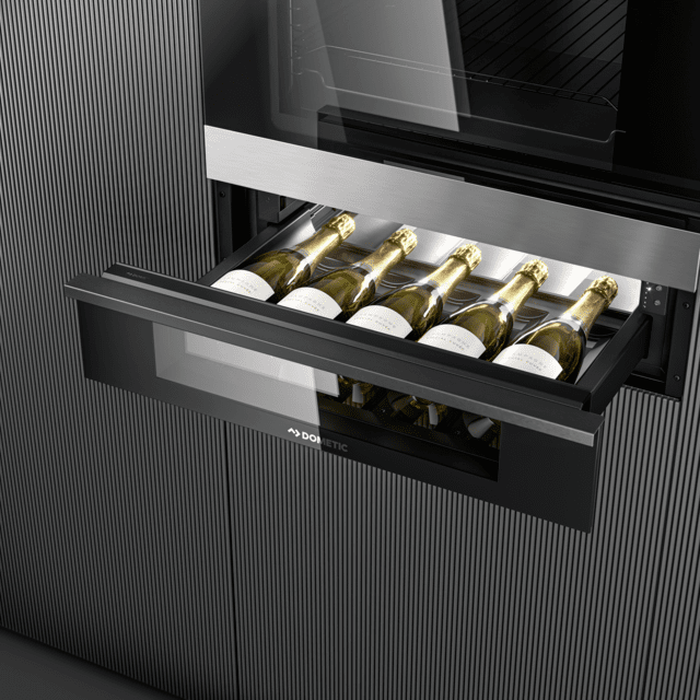 Dometic 5C Glass Front 5-Bottle DrawBar