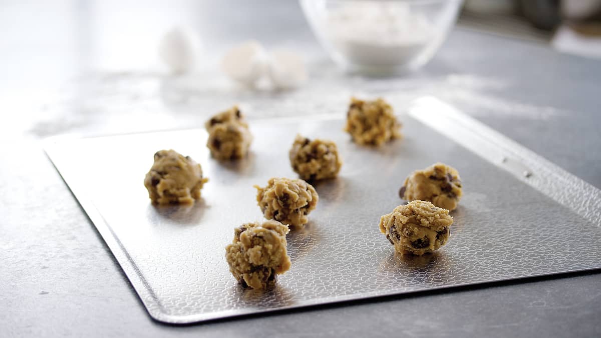 Doughmakers 14" x 17.5" Original Non-stick Pebble Pattern Grand Cookie Sheet - (15 Pieces)