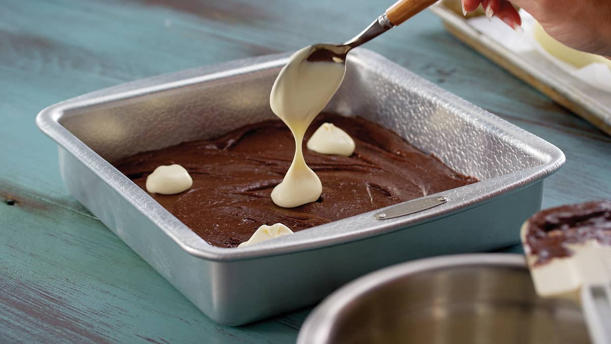 Doughmakers 9" Original Non-stick Pebble Pattern Square Cake Pan - (13 Pieces)