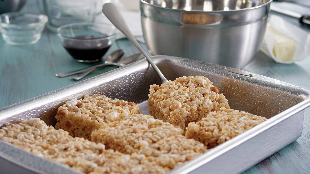 Doughmakers 9" x 13" Original Non-stick Pebble Pattern Cake Pan - (10 Pieces)
