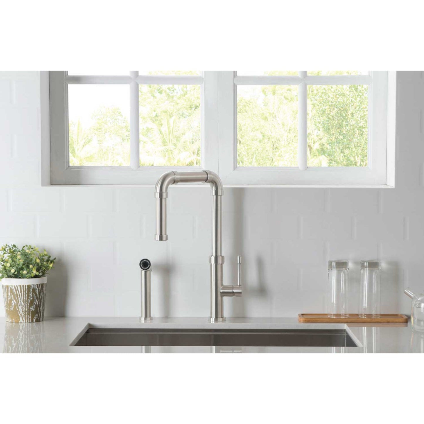 Flusso Faucets Klassiker Tanz 16" Single Hole Leaf Green Stainless Steel Kitchen Faucet With Side Sprayer