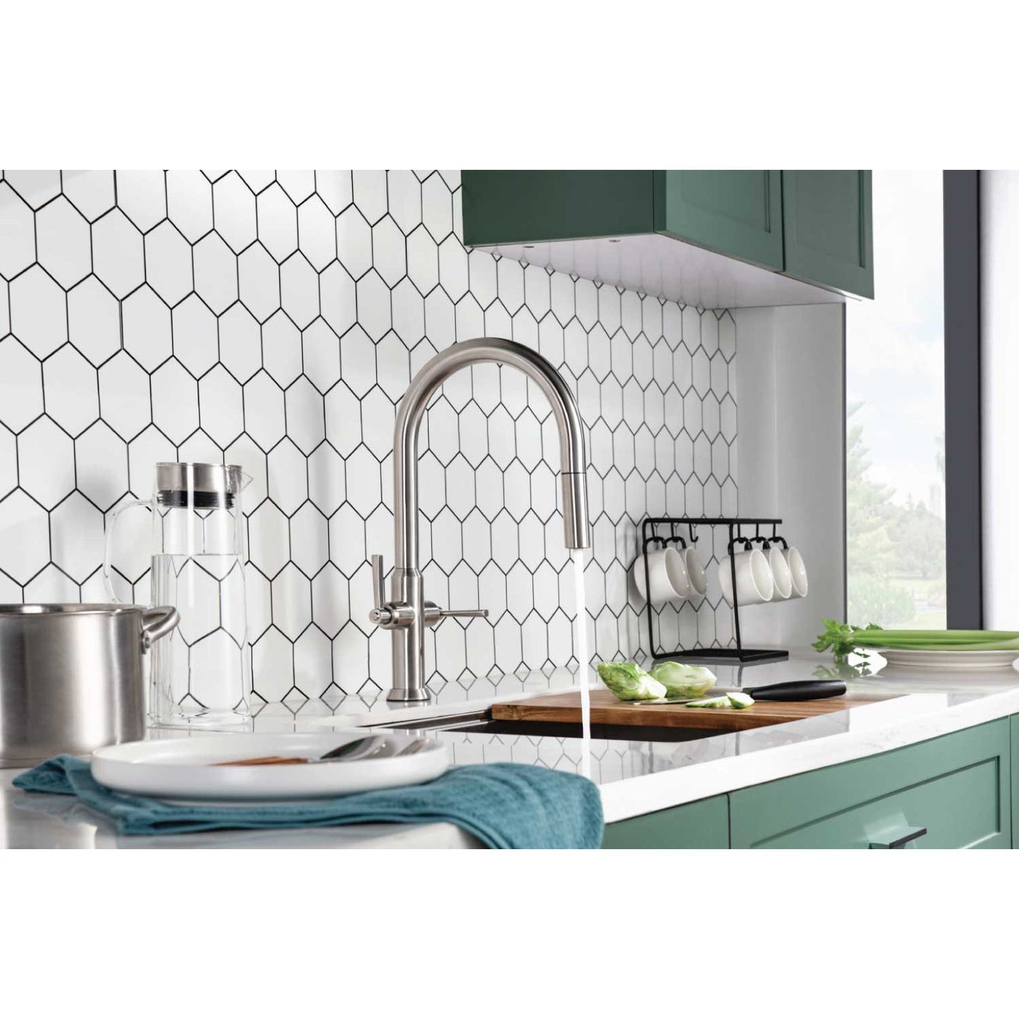 Flusso Faucets Klassiker Velox 17" Single Hole Dark Green Pull-Down Kitchen Faucet With Two Handle and Dual Function Sprayer