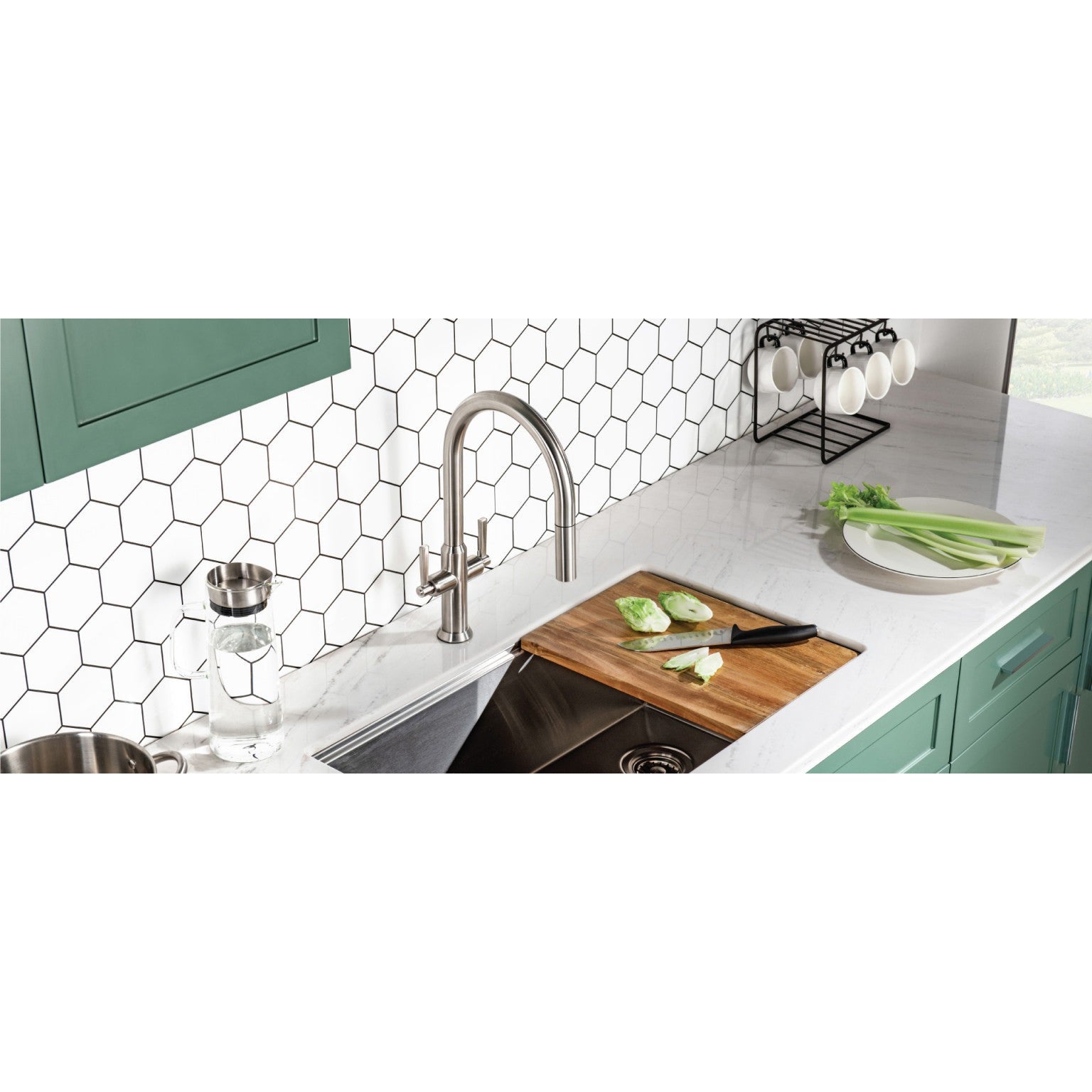 Flusso Faucets Klassiker Velox 17" Single Hole Matte Black Stainless Steel Pull-Down Kitchen Faucet With Two Handle and Dual Function Sprayer