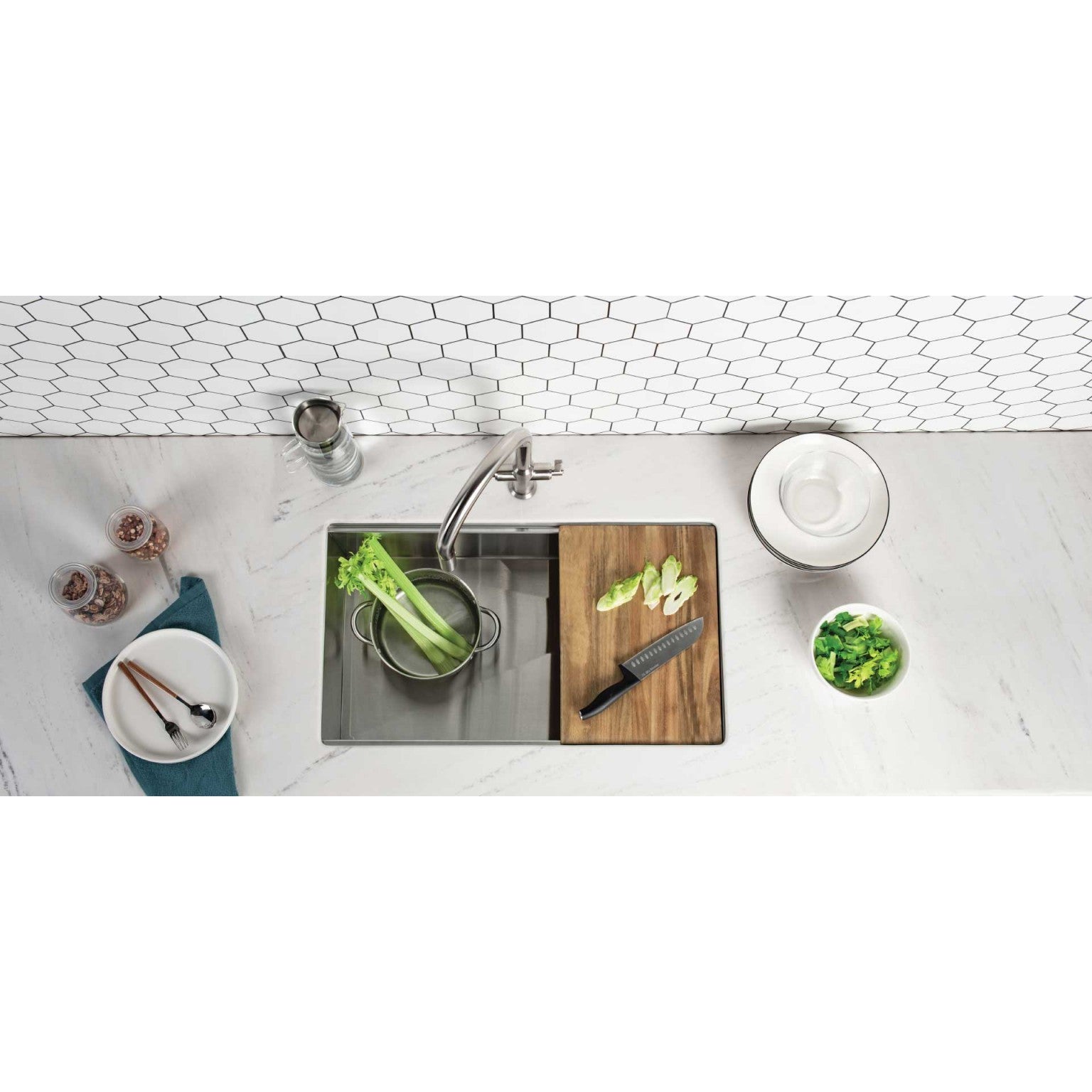 Flusso Faucets Klassiker Velox 17" Single Hole Stainless Steel Pull-Down Kitchen Faucet With Two Handle and Dual Function Sprayer