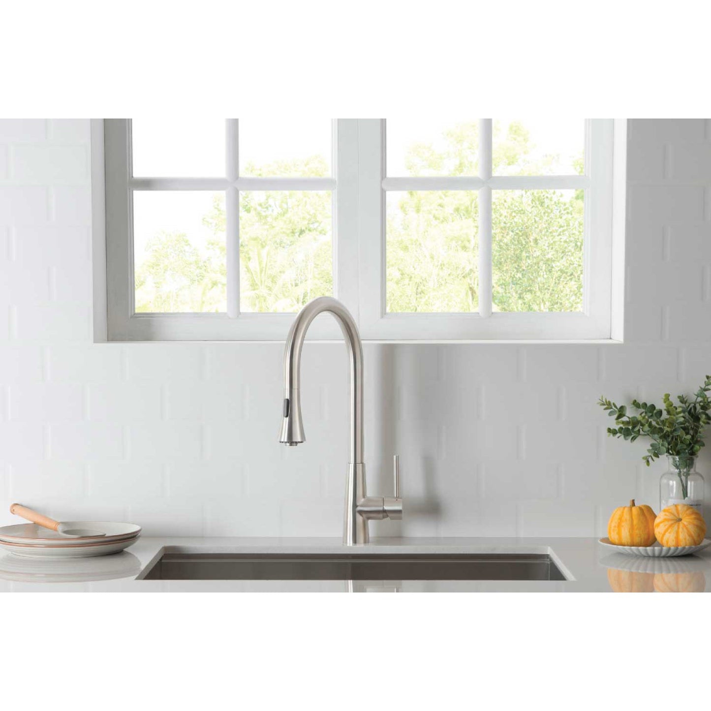 Flusso Faucets Klassiker Zest 18" Single Hole Blue Platinum Stainless Steel Pull-Down Kitchen Faucet With Dual Function Sprayer