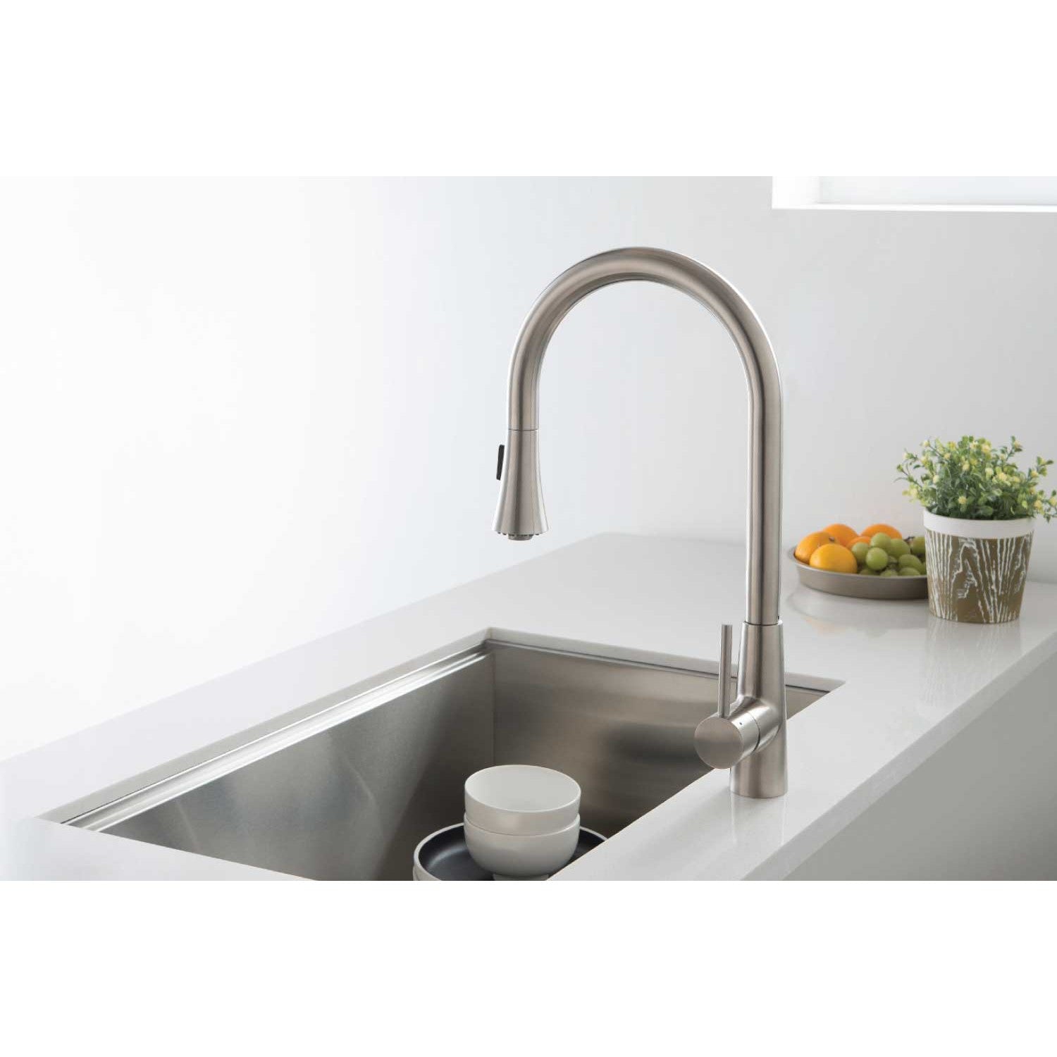 Flusso Faucets Klassiker Zest 18" Single Hole Navy Blue Stainless Steel Pull-Down Kitchen Faucet With Dual Function Sprayer
