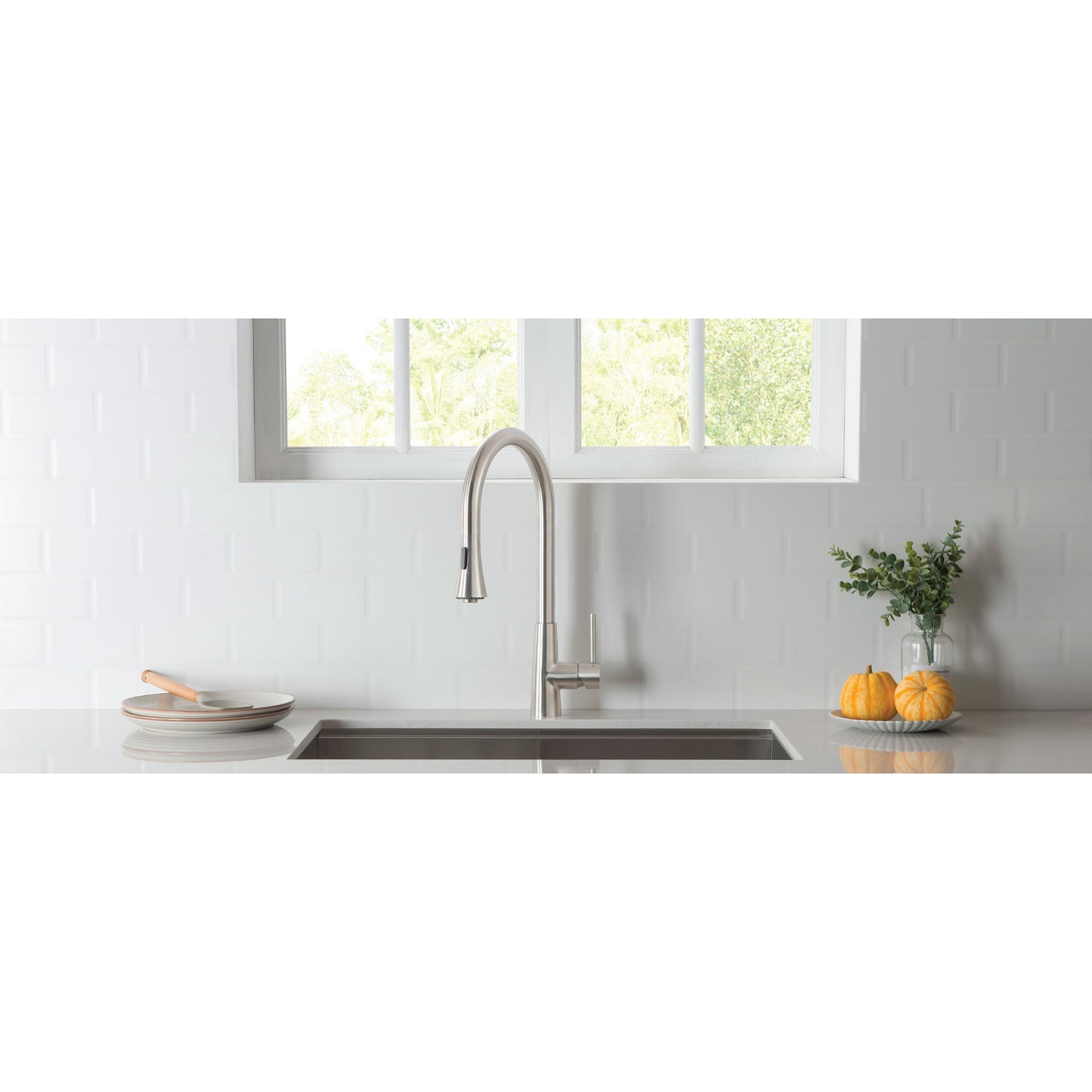 Flusso Faucets Klassiker Zest 18" Single Hole Stainless Steel Pull-Down Kitchen Faucet With Dual Function Sprayer