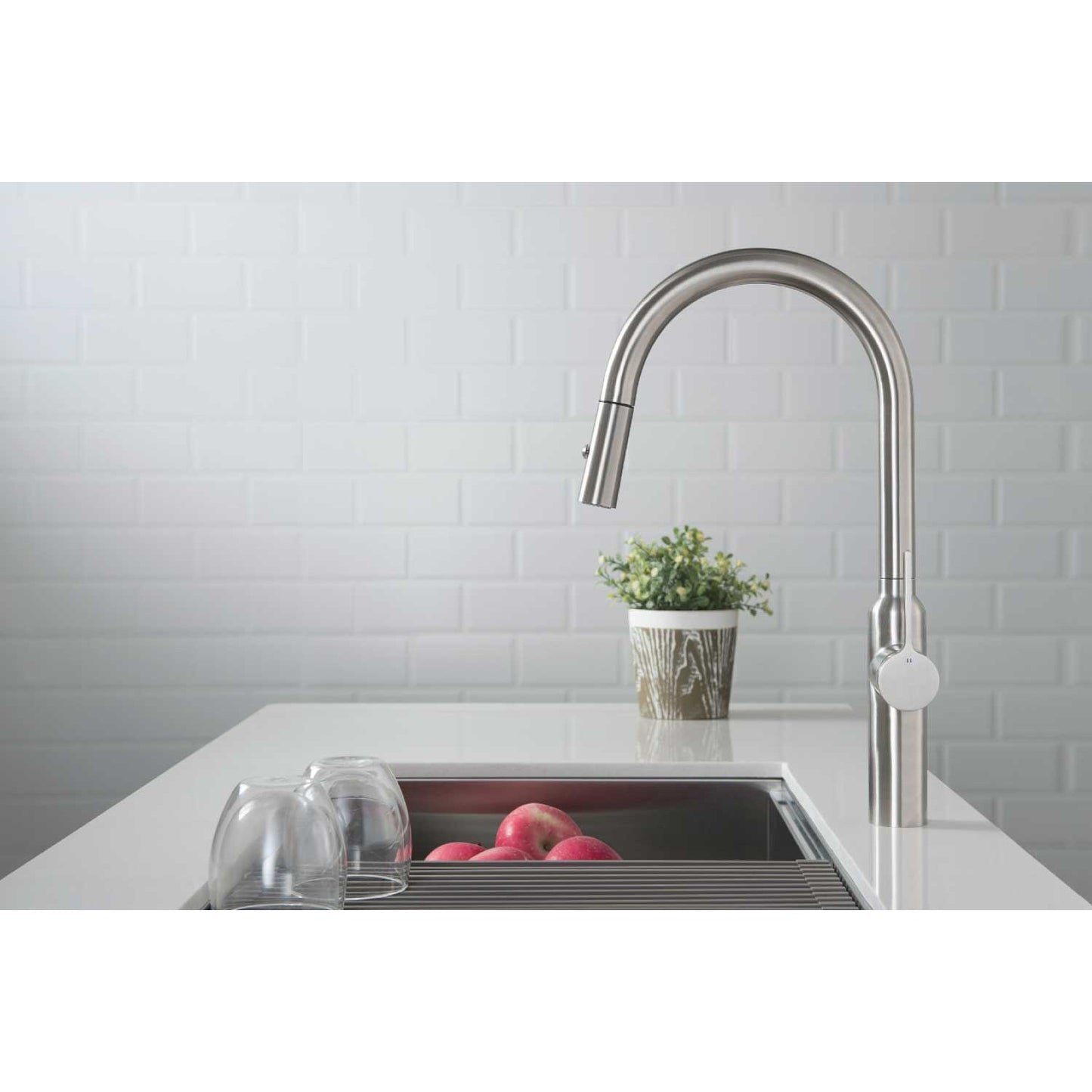 Flusso Faucets Klassiker Ziel 17" Single Hole Gunmetal Gray Stainless Steel Pull-Down Kitchen Faucet With Dual Function Sprayer